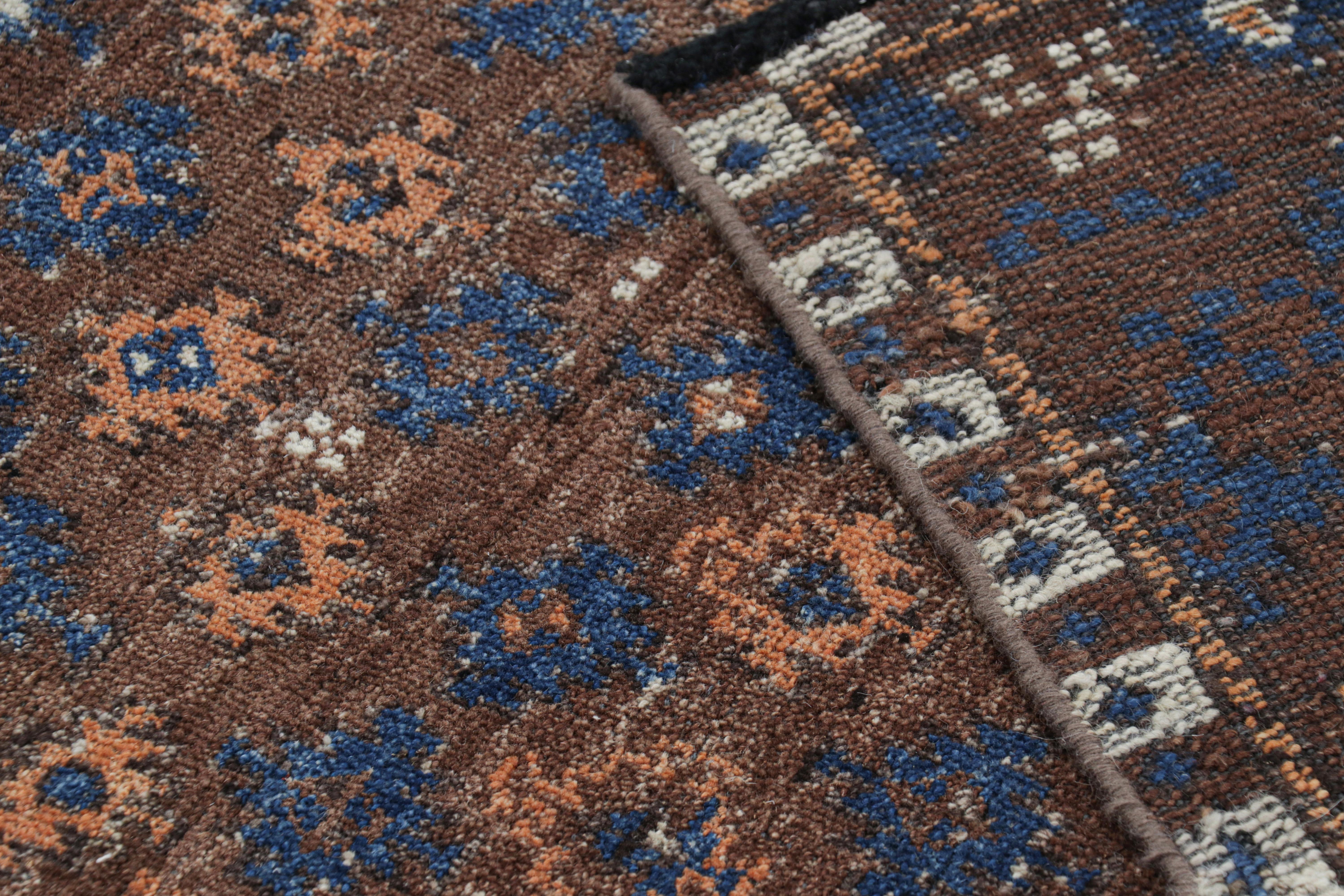 Rug & Kilim's Persischer Baluch Style Läufer in Brown mit geometrischen Mustern (21. Jahrhundert und zeitgenössisch) im Angebot