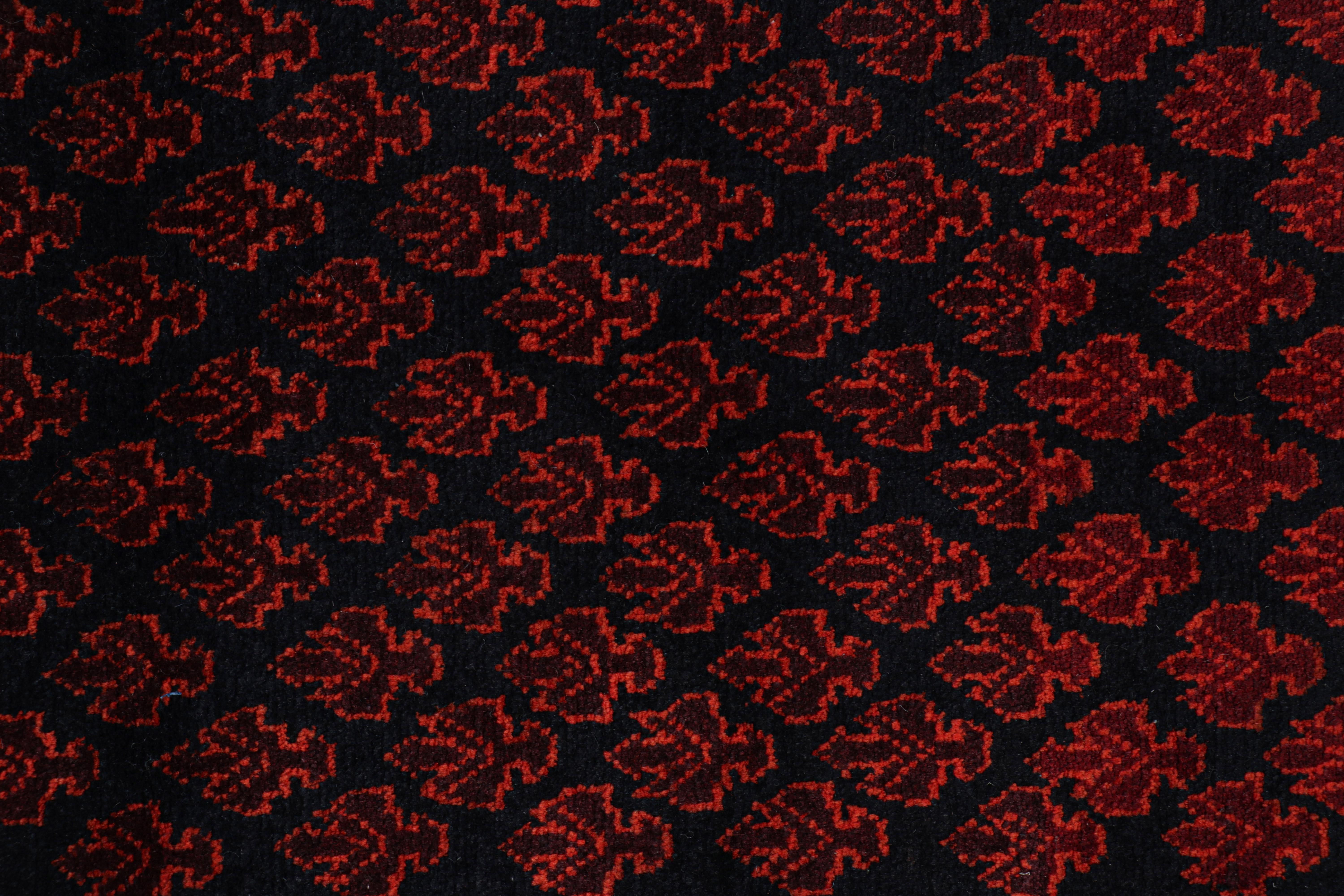 Rug & Kilim's Persischer Belutsch-Stammes-Teppich in Rot mit geometrischen Mustern (Stammeskunst) im Angebot