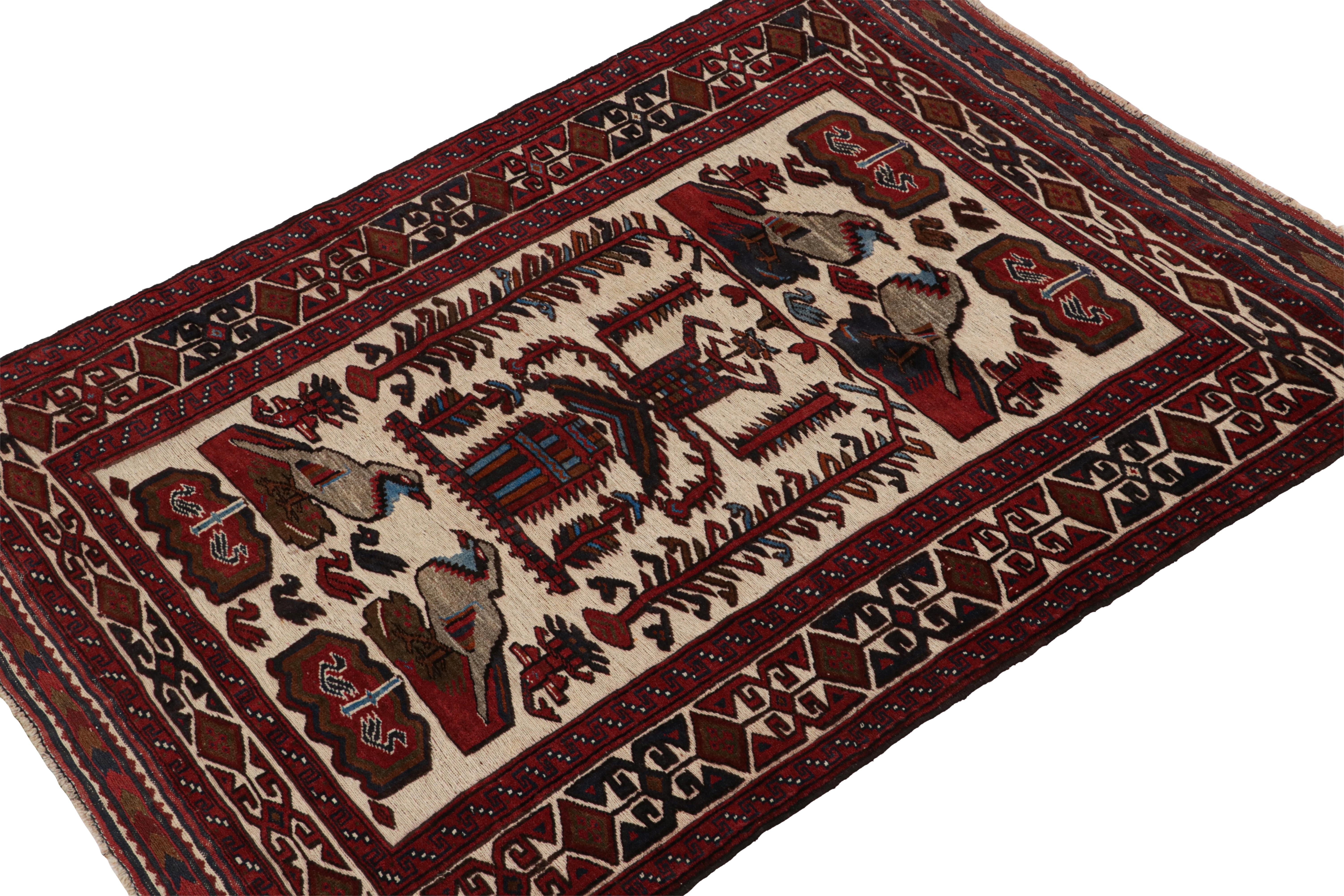 Inspiriert von den persischen Barjasta-Teppichen ist dieses 4x6 Stück das neueste Mitglied der Modern Classics Kollektion von Rug & Kilim.

Über das Design:

Der Teppich greift die Stammesästhetik dieser Linie mit einer Montage von exzentrischen