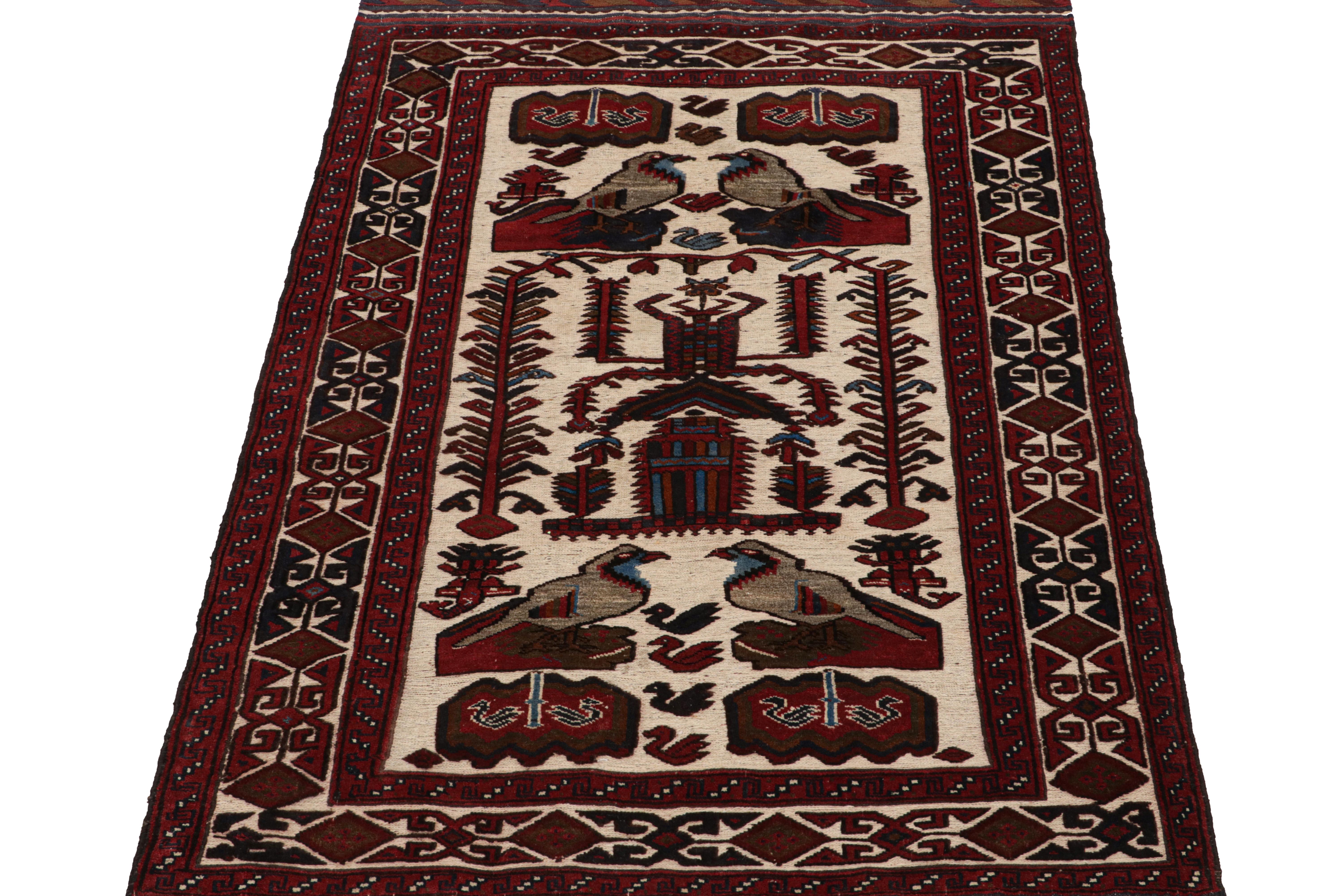 Alfombra persa estilo Barjasta de Rug & Kilim en beige y rojo con dibujos de pájaros Tribal en venta