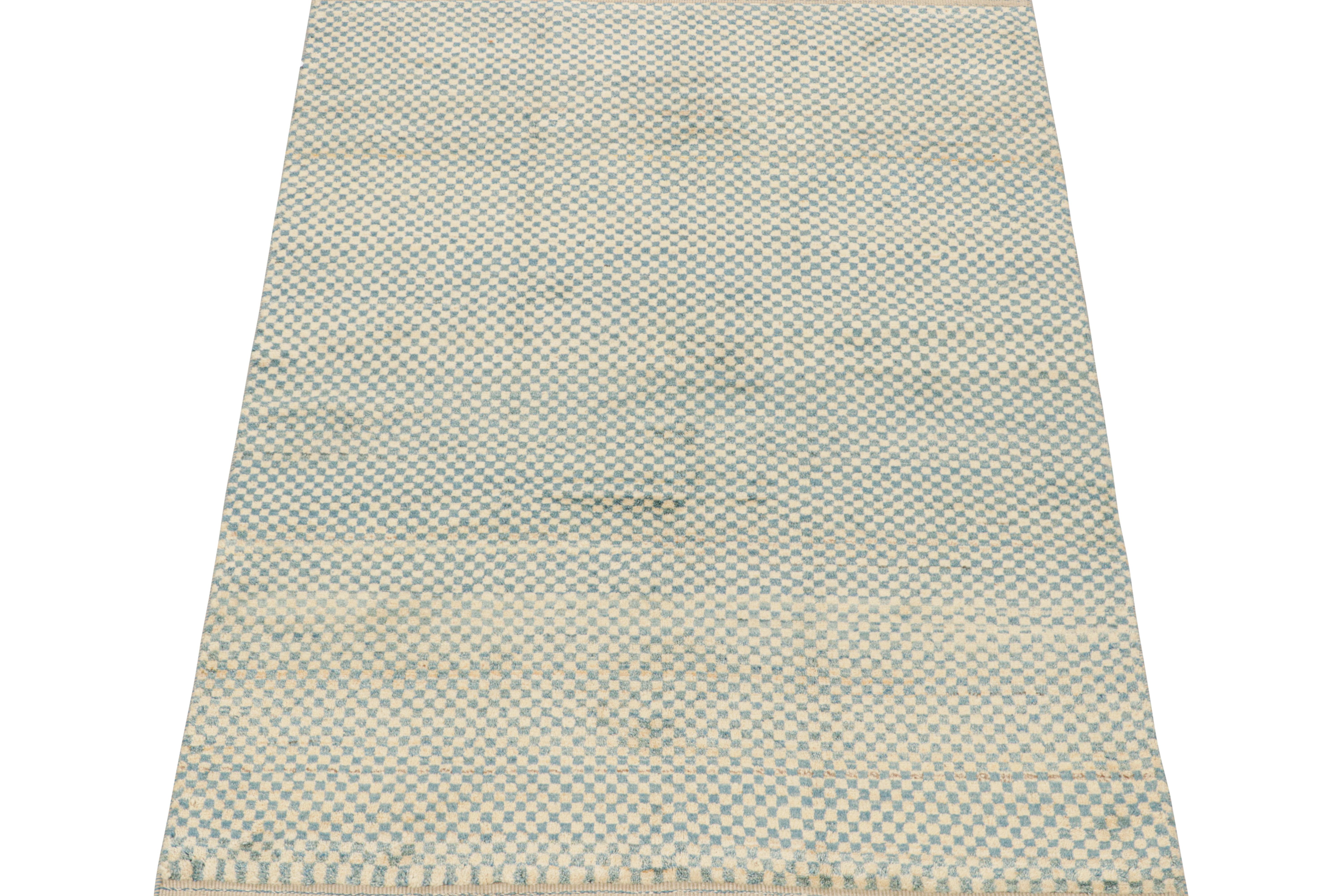 This contemporary 5x8 rug is an exciting new addition to the Modern Classics Collection by Rug & Kilim. 

Its design reflects a take on Gabbeh rugs by a modern Persian atelier with vast experience curating this style. This particular design enjoys