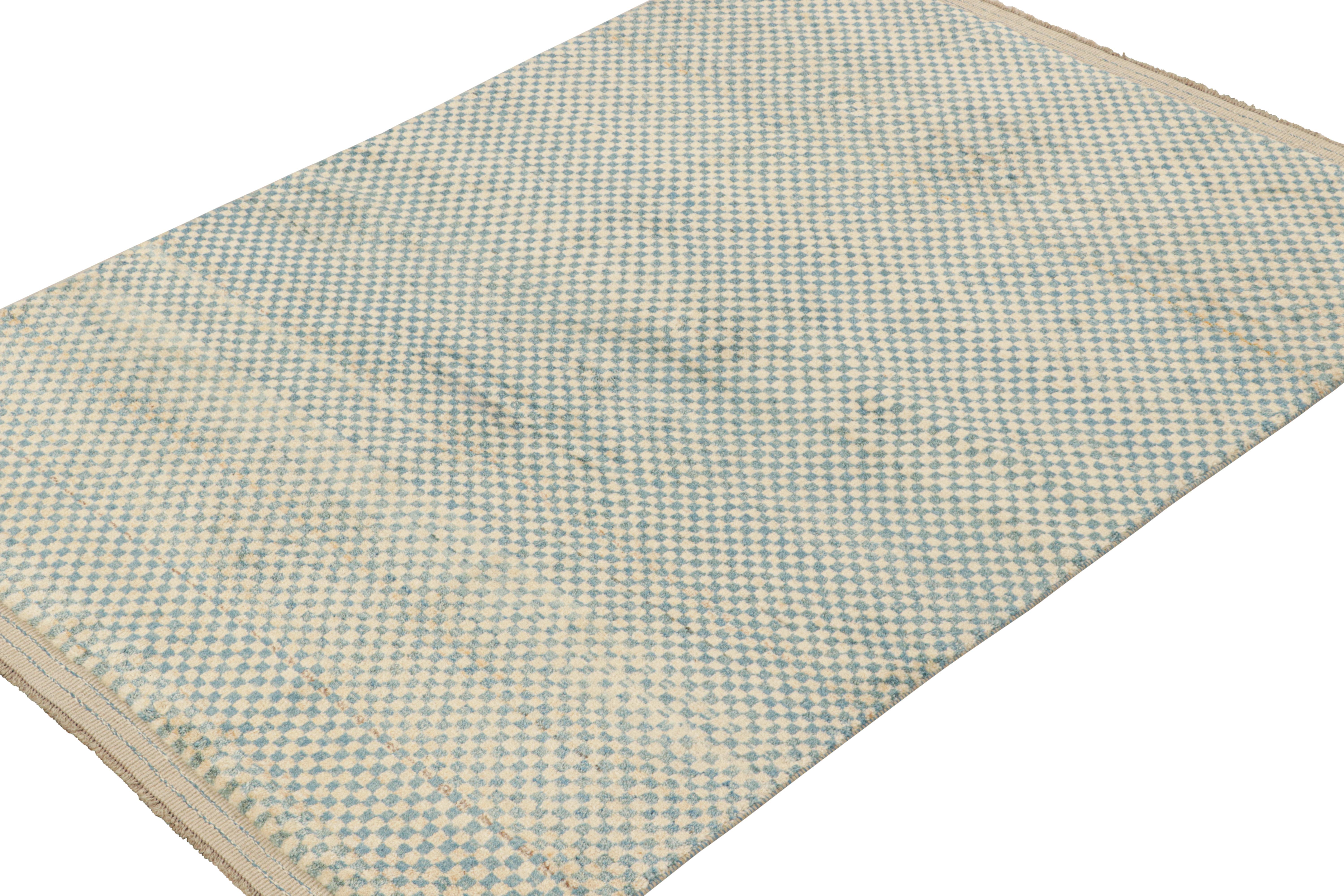 Rug & Kilim’s Persian Gabbeh-Style Rug with Beige and Blue Geometric Pattern Tribal en venta