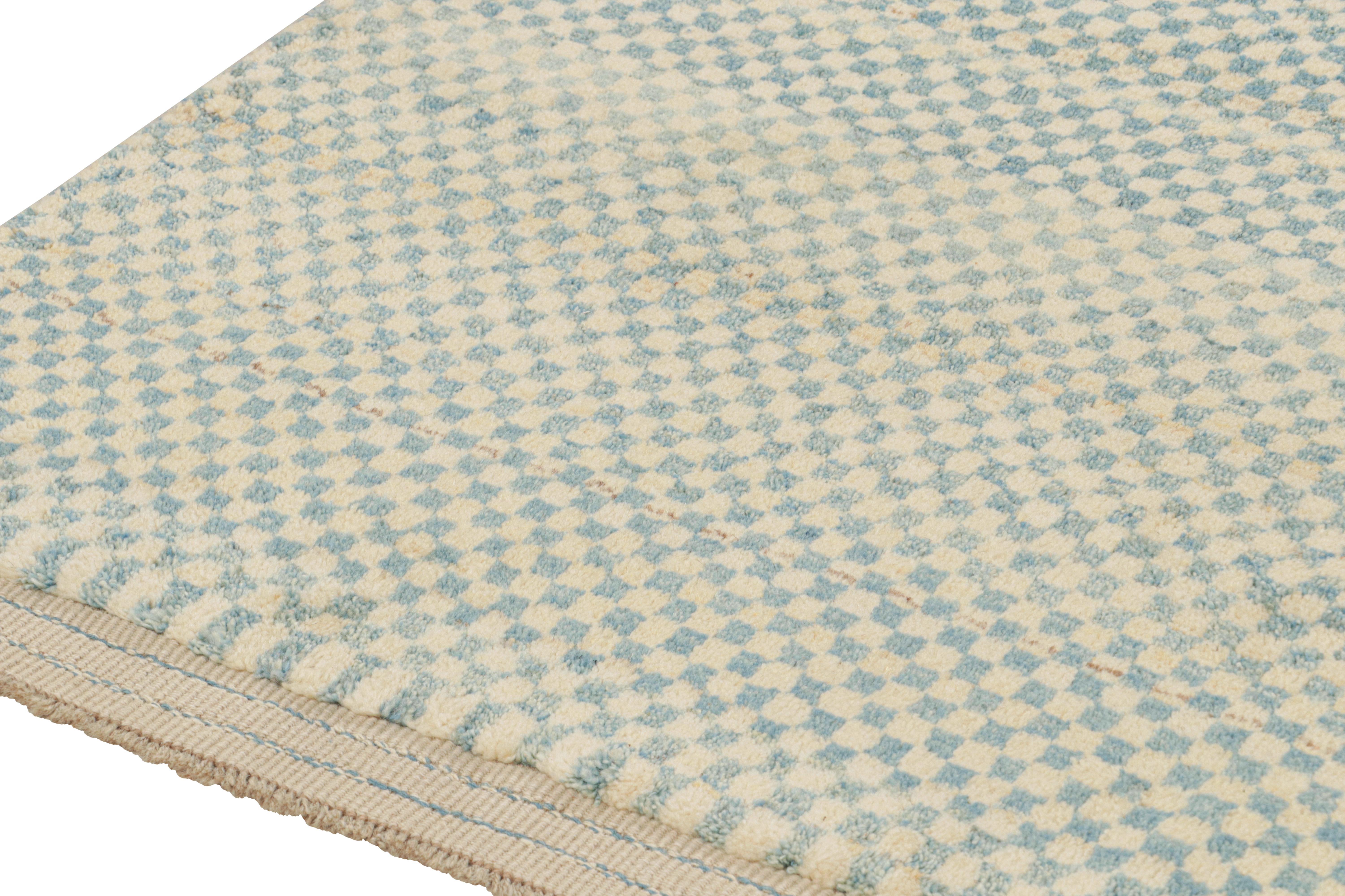Rug & Kilim’s Persian Gabbeh-Style Rug with Beige and Blue Geometric Pattern Anudado a mano en venta