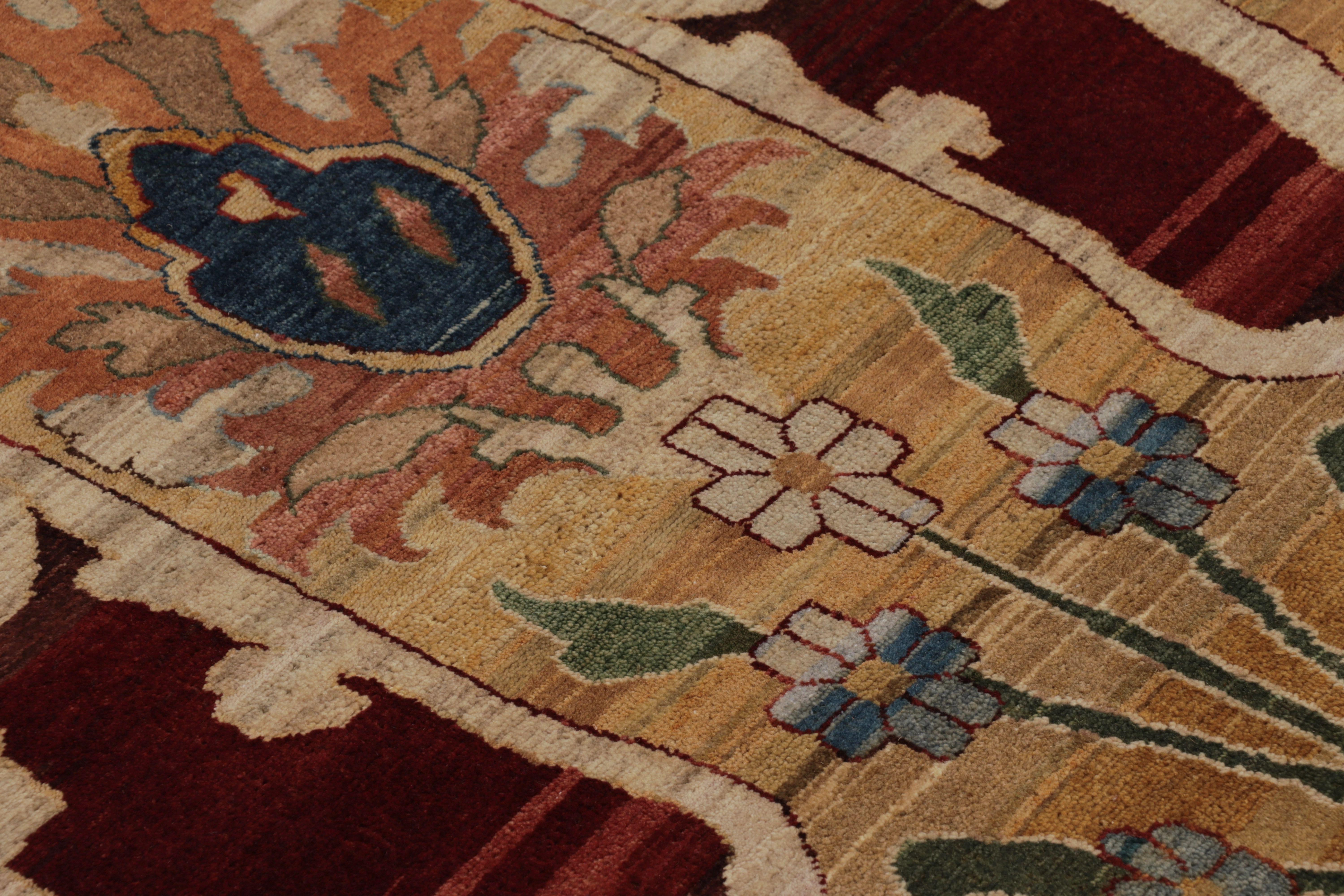 Persisch inspirierter Teppich von Rug & Kilim mit karminroten und goldenen Blumenmustern im Zustand „Neu“ im Angebot in Long Island City, NY