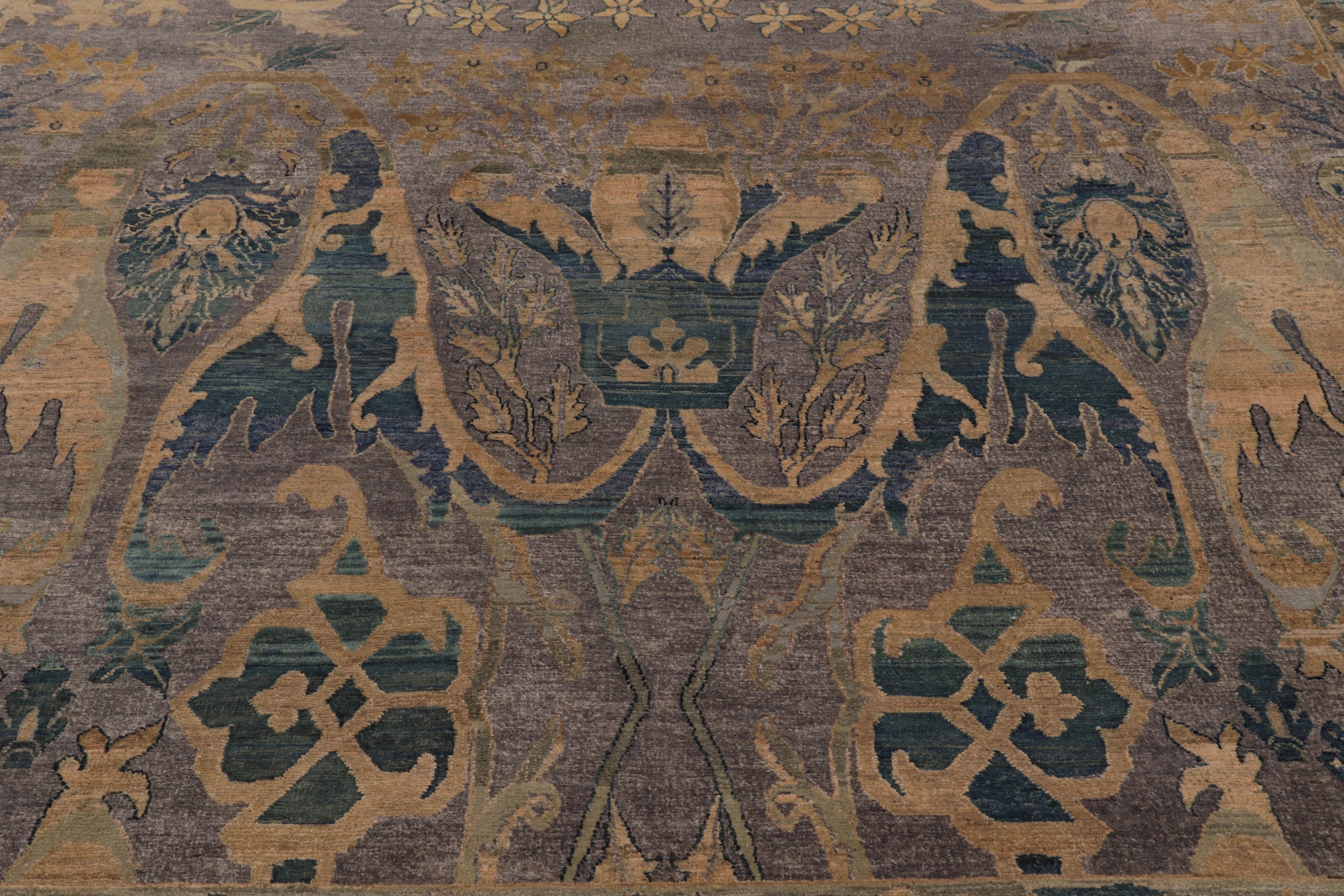 Indiano Rug & Kilim: un tappeto di ispirazione persiana con motivi floreali grigi e dorati in vendita