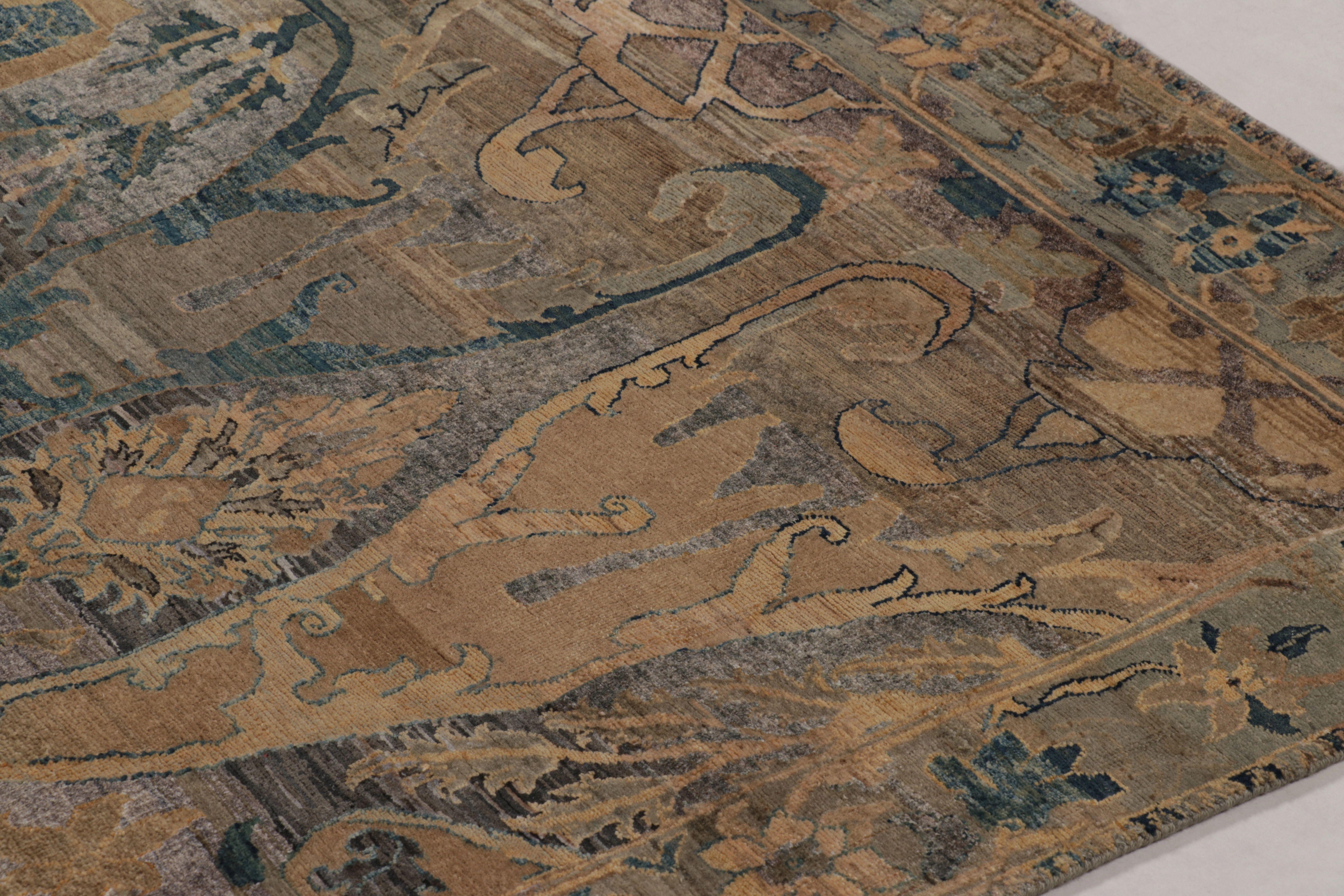 Annodato a mano Rug & Kilim: un tappeto di ispirazione persiana con motivi floreali grigi e dorati in vendita