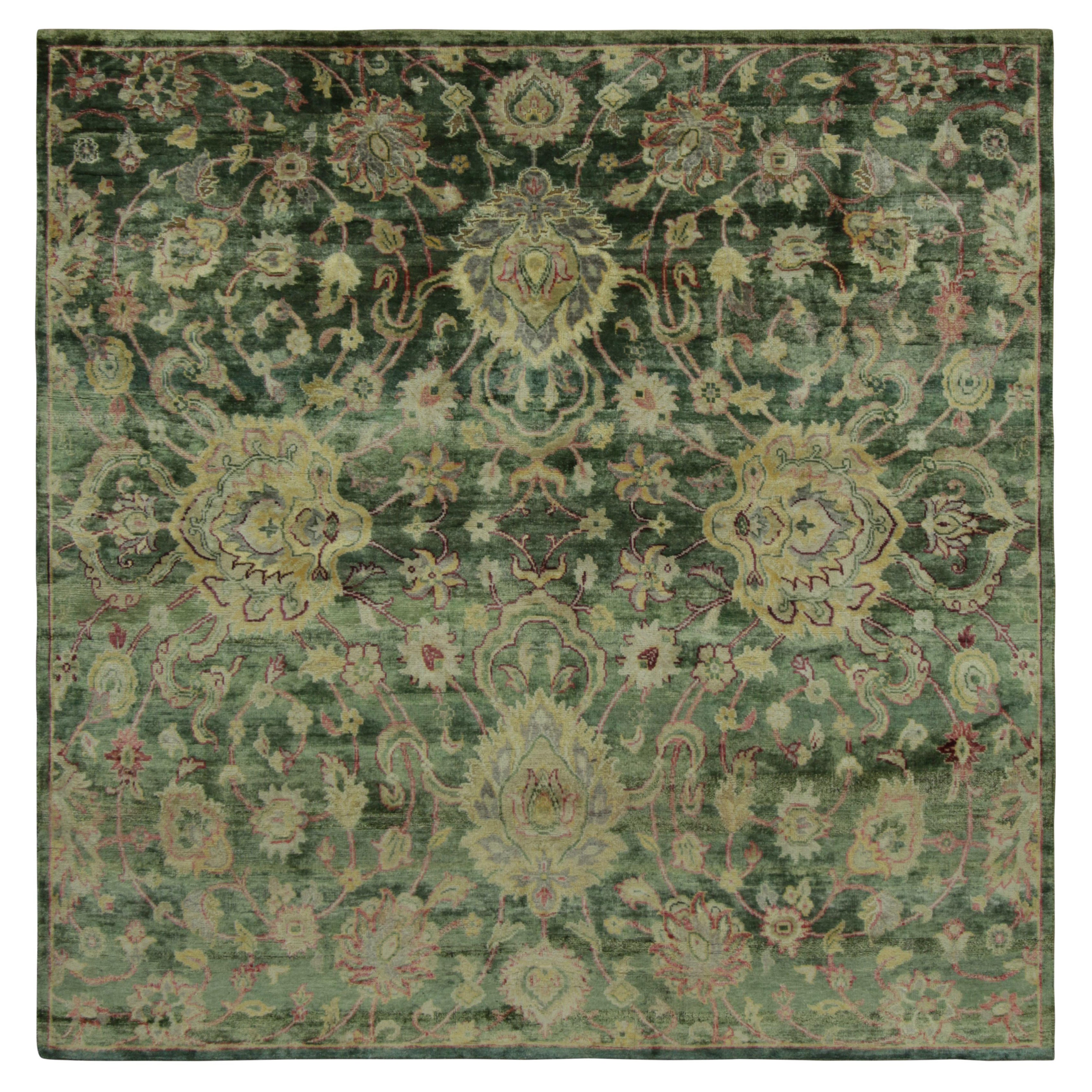 Rug 
Kilim
s persisch inspirierter Teppich in sattem Grün mit goldenen Blumenmotiven im Angebot