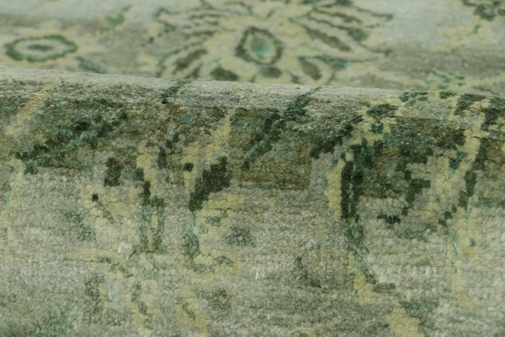Annodato a mano Rug & Kilim’s Persian-Inspired Rug in Soft Greens and Blues with Floral Pattern in vendita