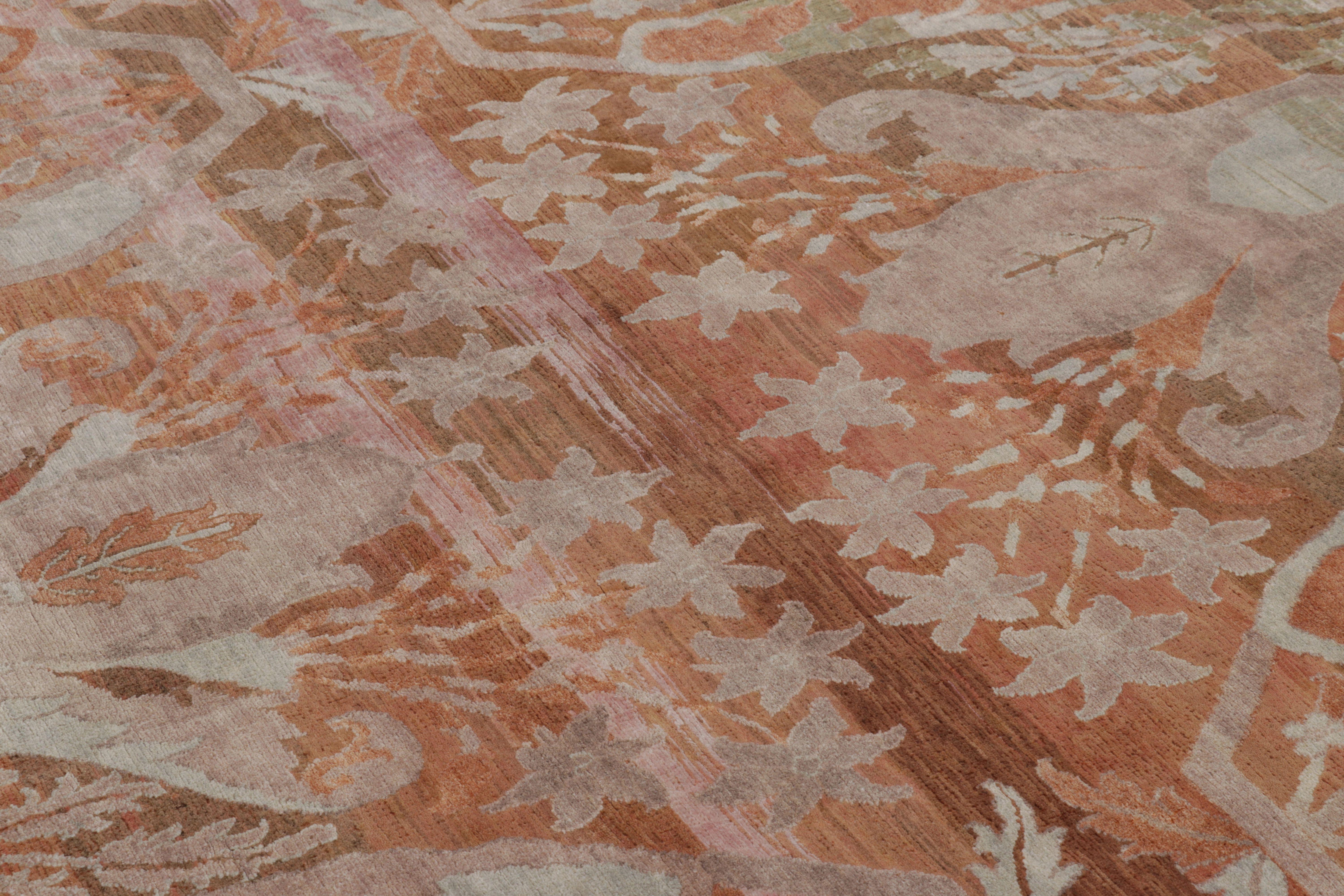 Persisch inspirierter Teppich von Rug & Kilim in warmem Rost mit malvenfarbenen Blumenmustern (Handgeknüpft) im Angebot