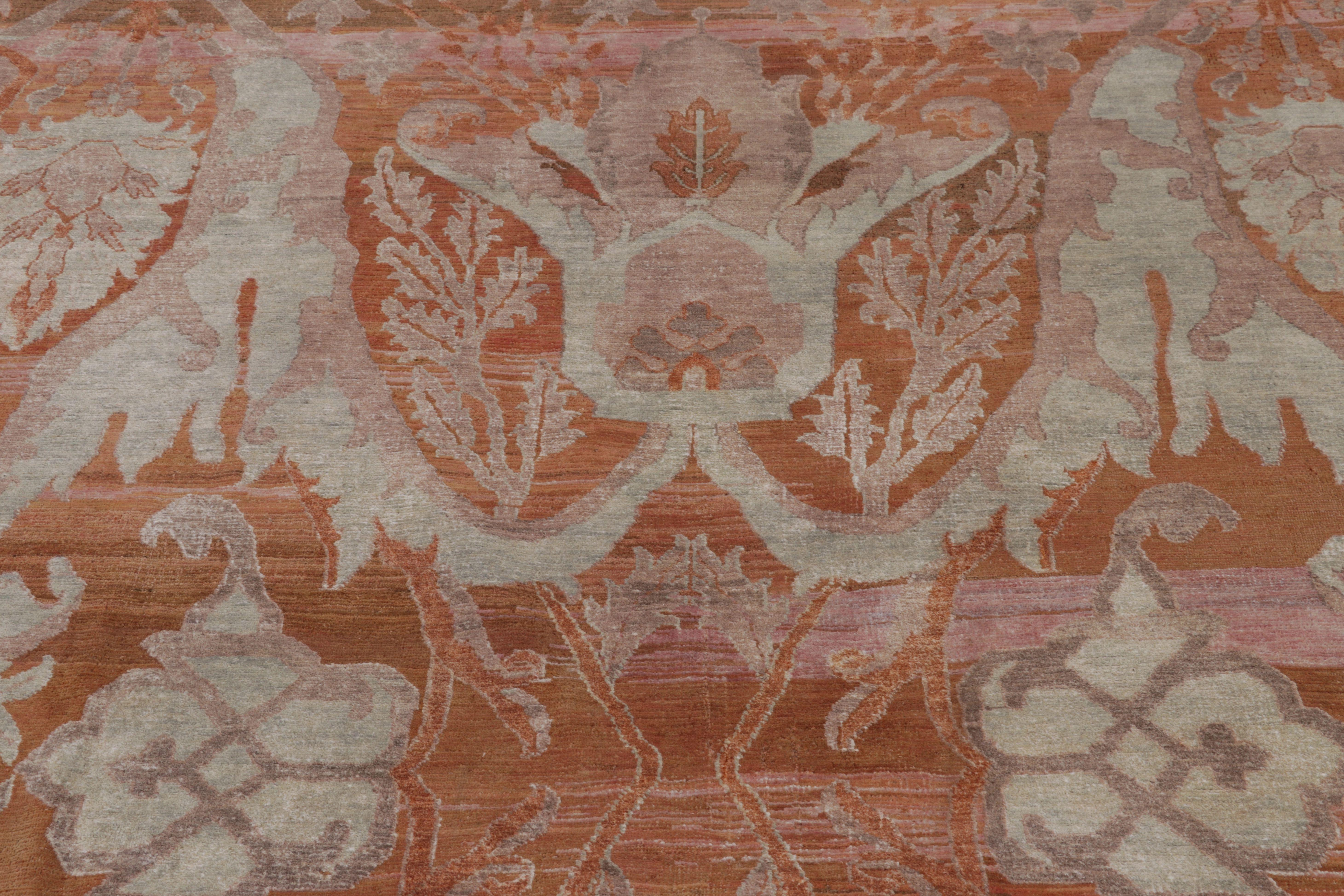 Persisch inspirierter Teppich von Rug & Kilim in warmem Rost mit malvenfarbenen Blumenmustern im Zustand „Neu“ im Angebot in Long Island City, NY