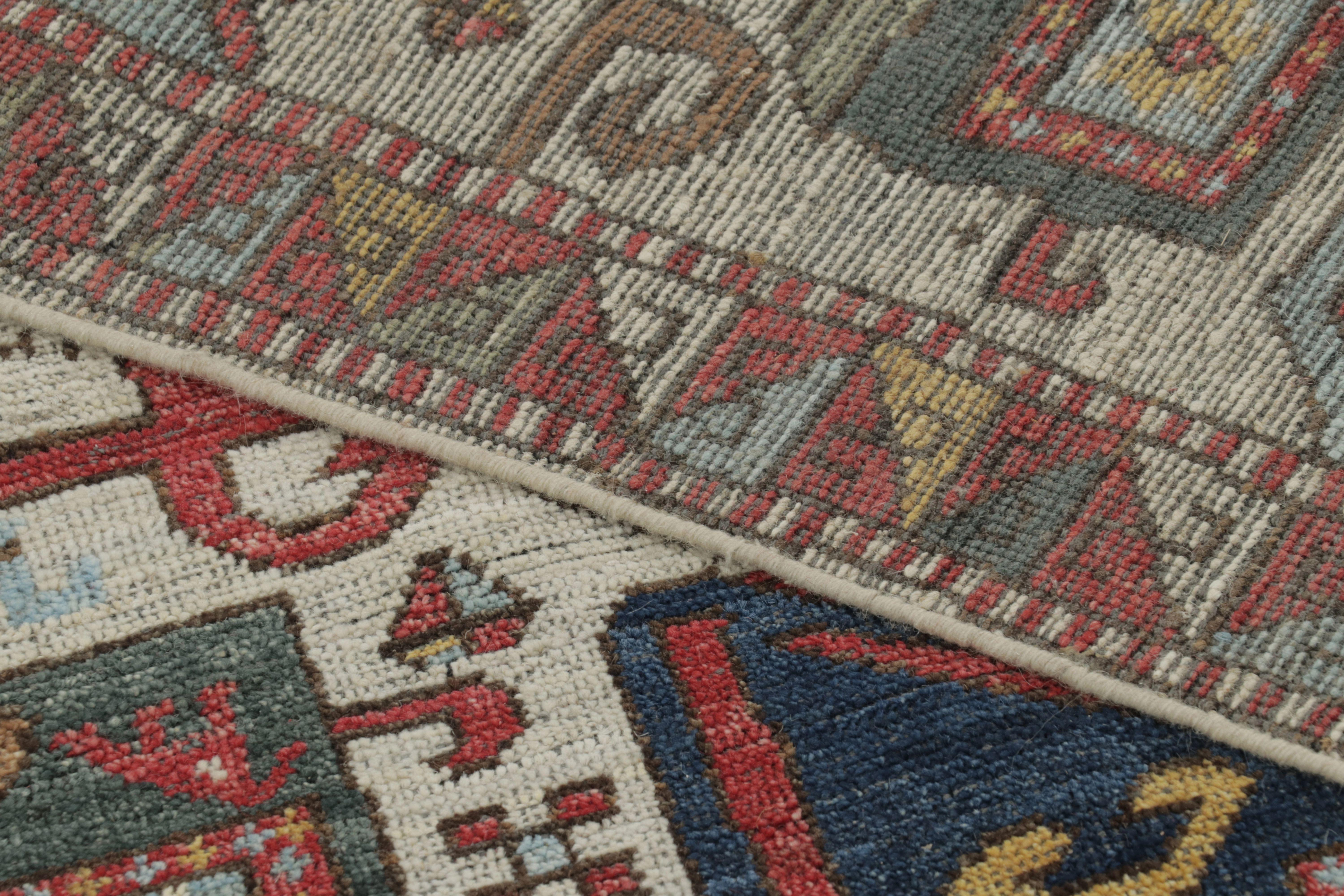 Rug & Kilim's Persian Inspired Rug, Red with Colorful Geometric Medallions (21. Jahrhundert und zeitgenössisch) im Angebot