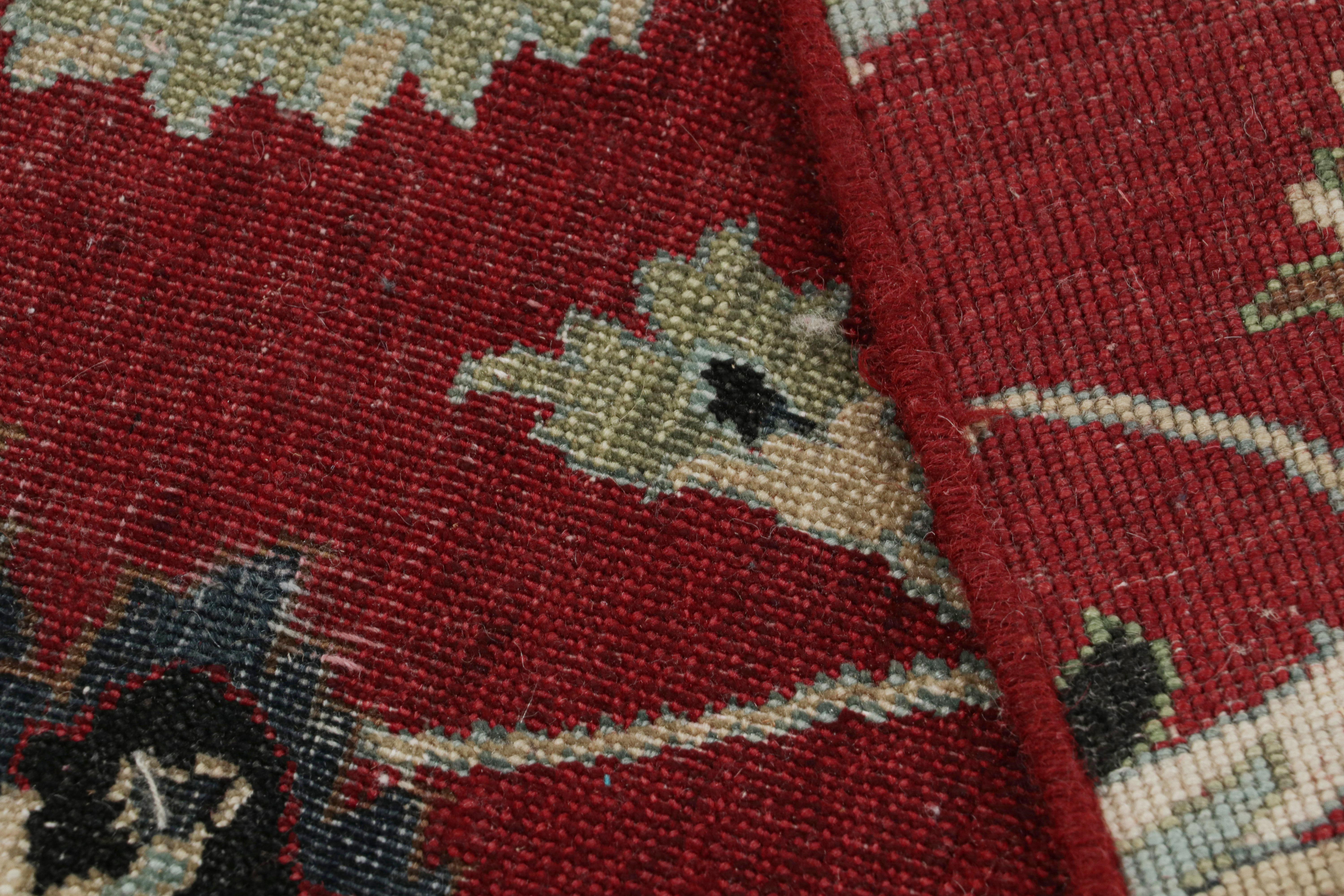 Laine Rug & Kilim's Persian Isfahan Style Square Rug in Burgundy with Floral Patterns (tapis carré persan de style Ispahan à motifs floraux) en vente