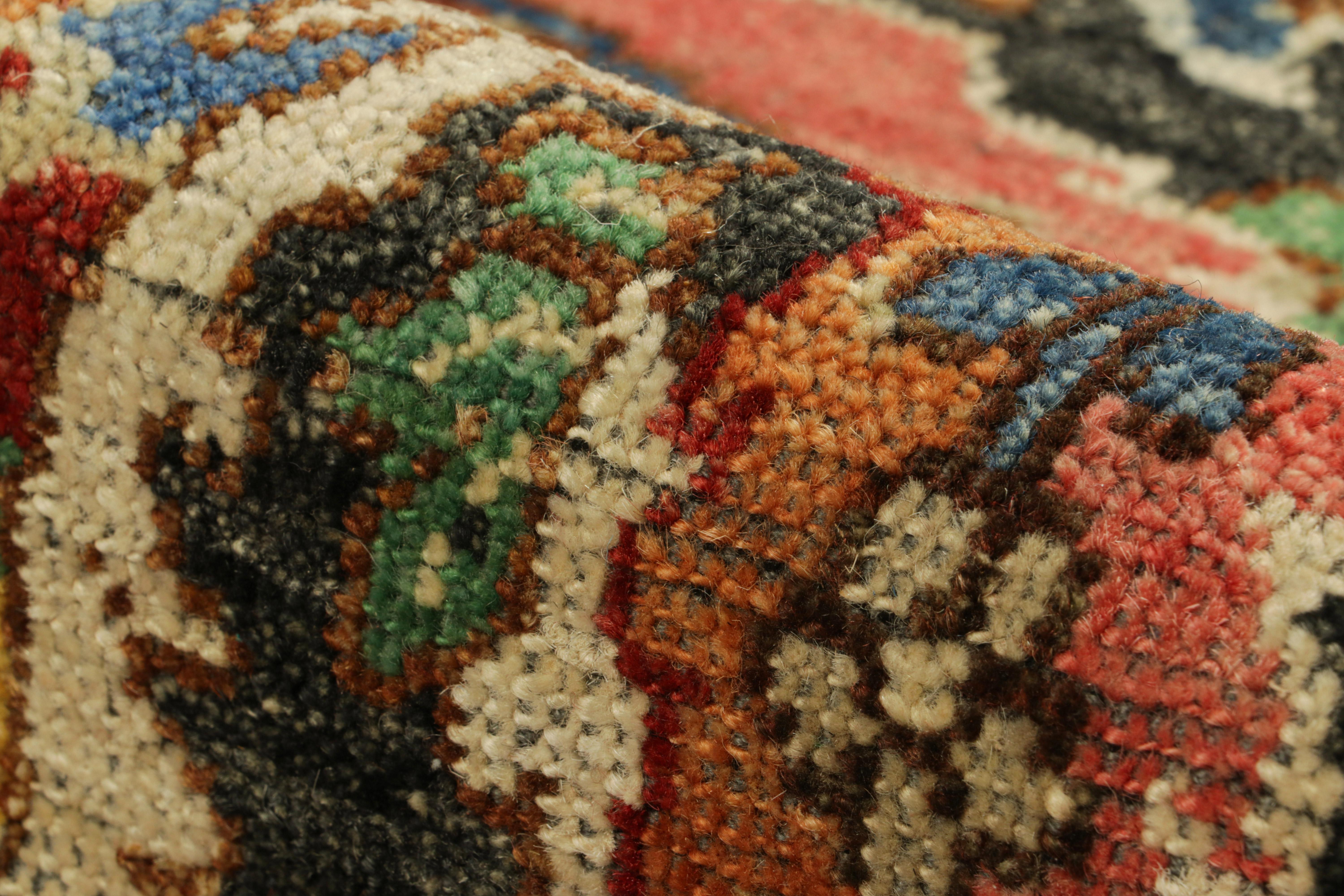 Rug & Kilim è un tappeto persiano in stile Kerman in nero con motivi floreali colorati in vendita 1