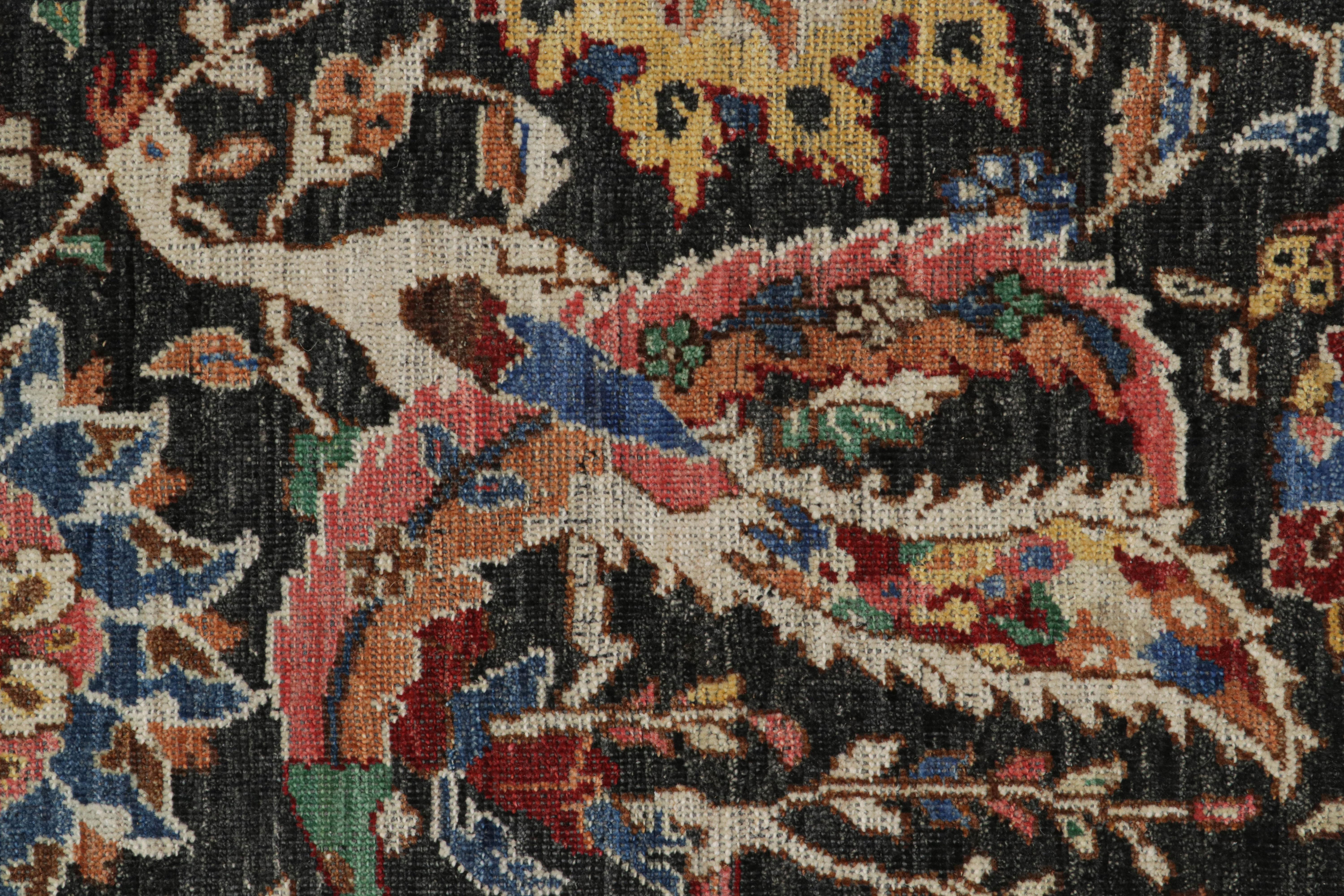 Rug & Kilim's Persischer Kerman Stil Teppich in Schwarz mit lebhaften Blumenmustern (Handgeknüpft) im Angebot