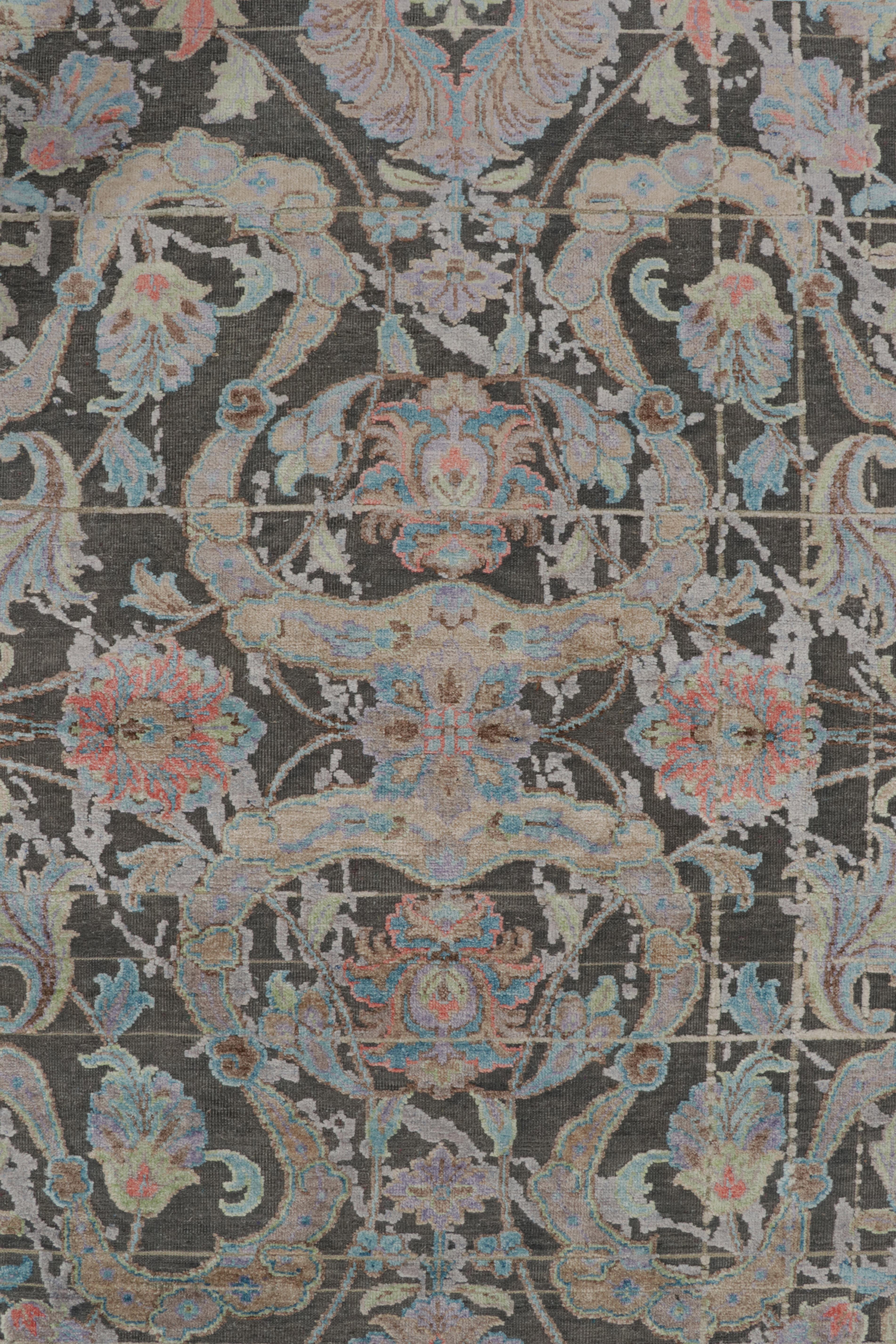 Moderner Teppich im persischen Stil von Teppich & Kilims in Grau mit polychromen Blumenmustern (21. Jahrhundert und zeitgenössisch) im Angebot