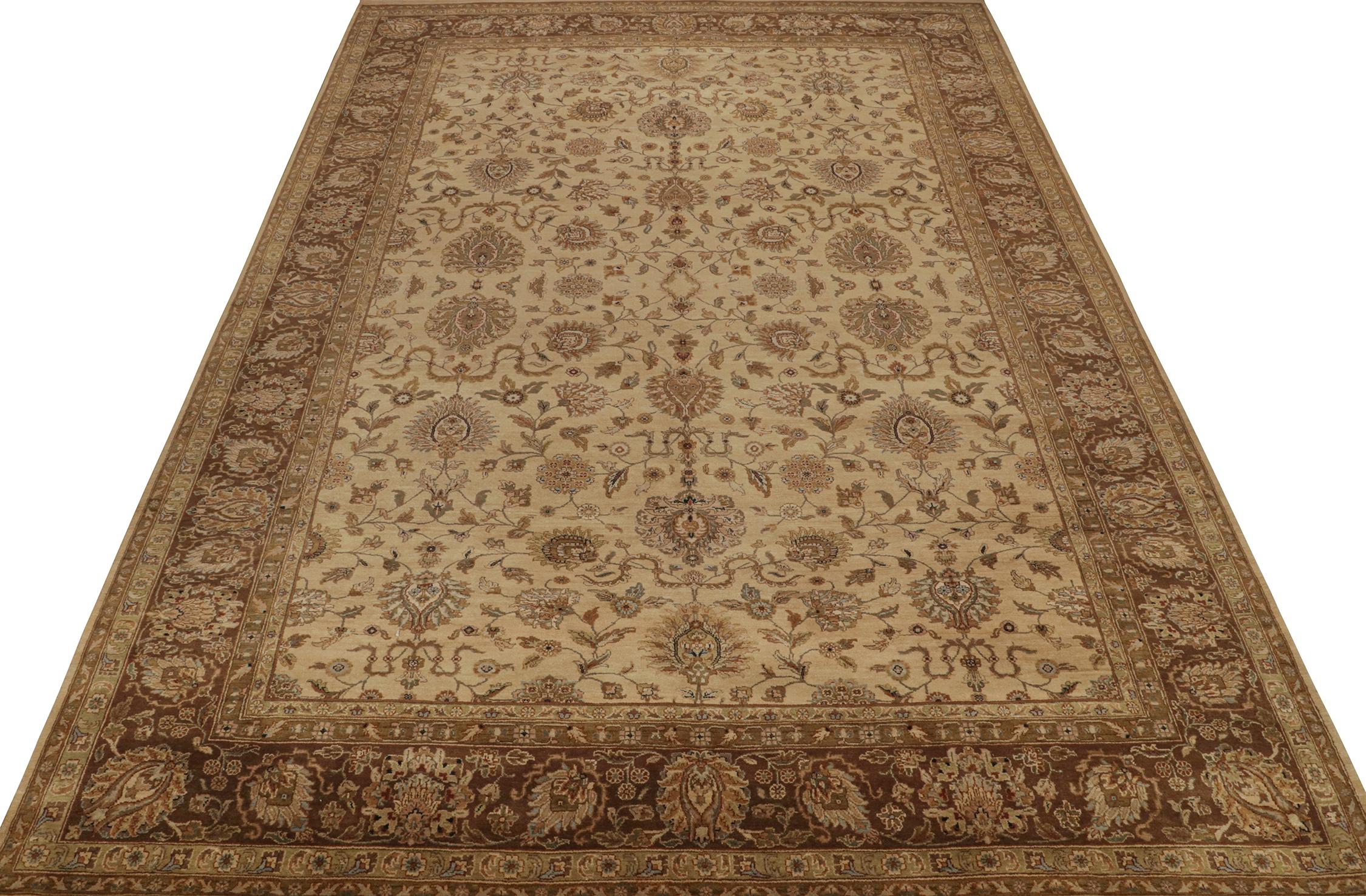 Alfombra de estilo persa de Rug & Kilim con estampado floral beige-marrón y dorado Tabriz en venta