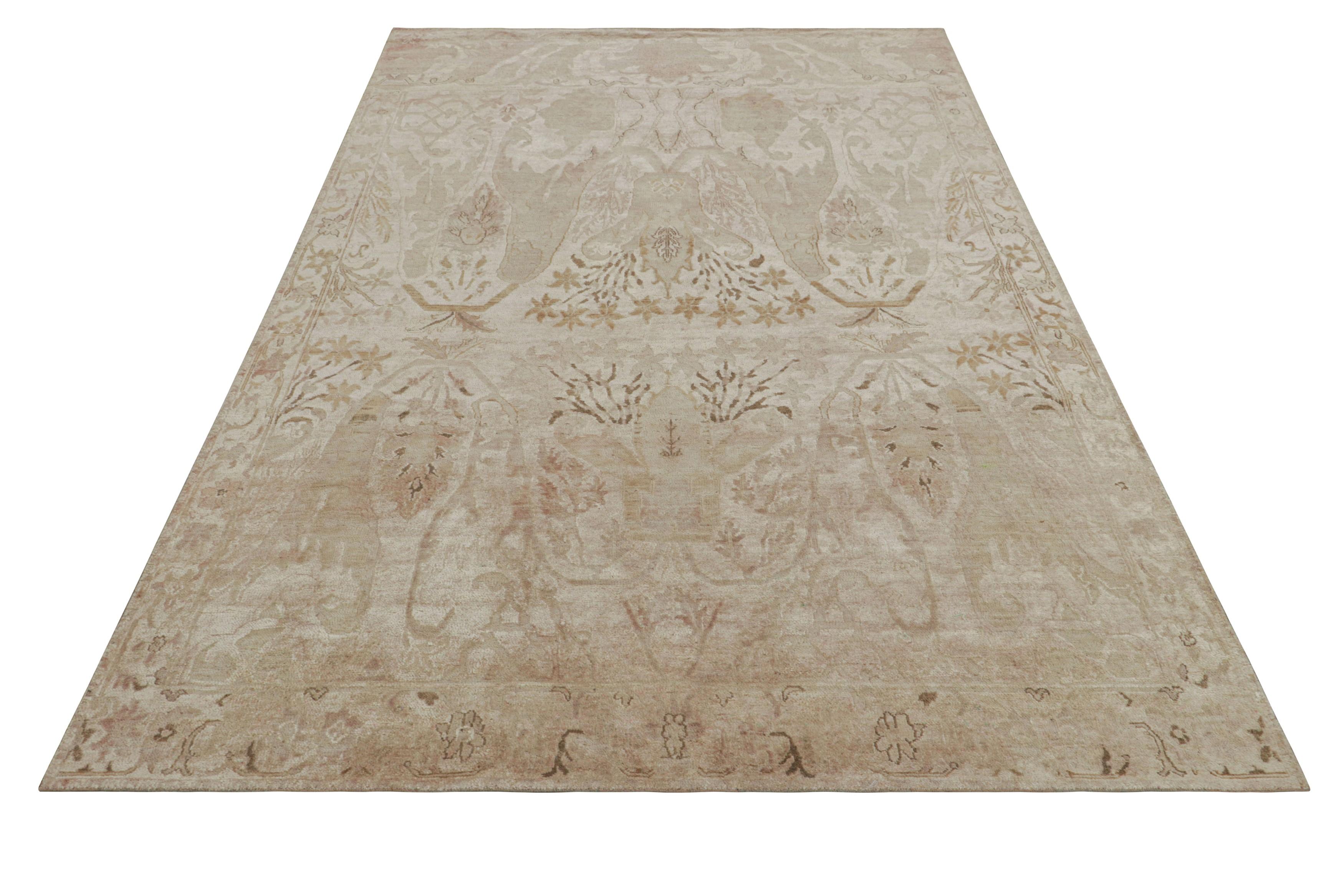 Noué à la main Rug & Kilim's Persian Style Rug in Creamy Pink and Beige with Floral Patterns (Tapis persan rose et beige avec motifs floraux) en vente