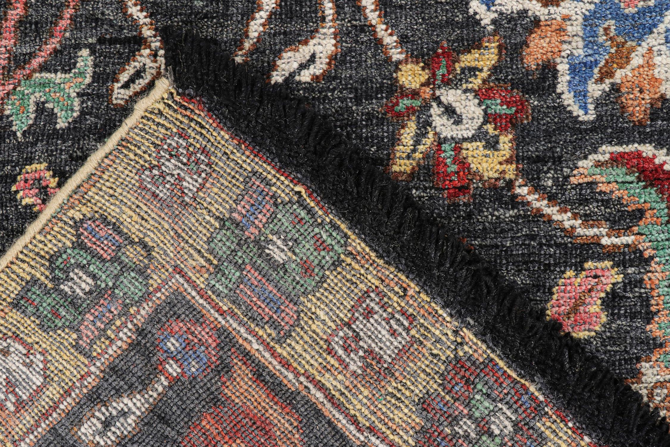 Lana Rug & Kilim è un tappeto in stile persiano in grigio con vivaci motivi floreali in vendita