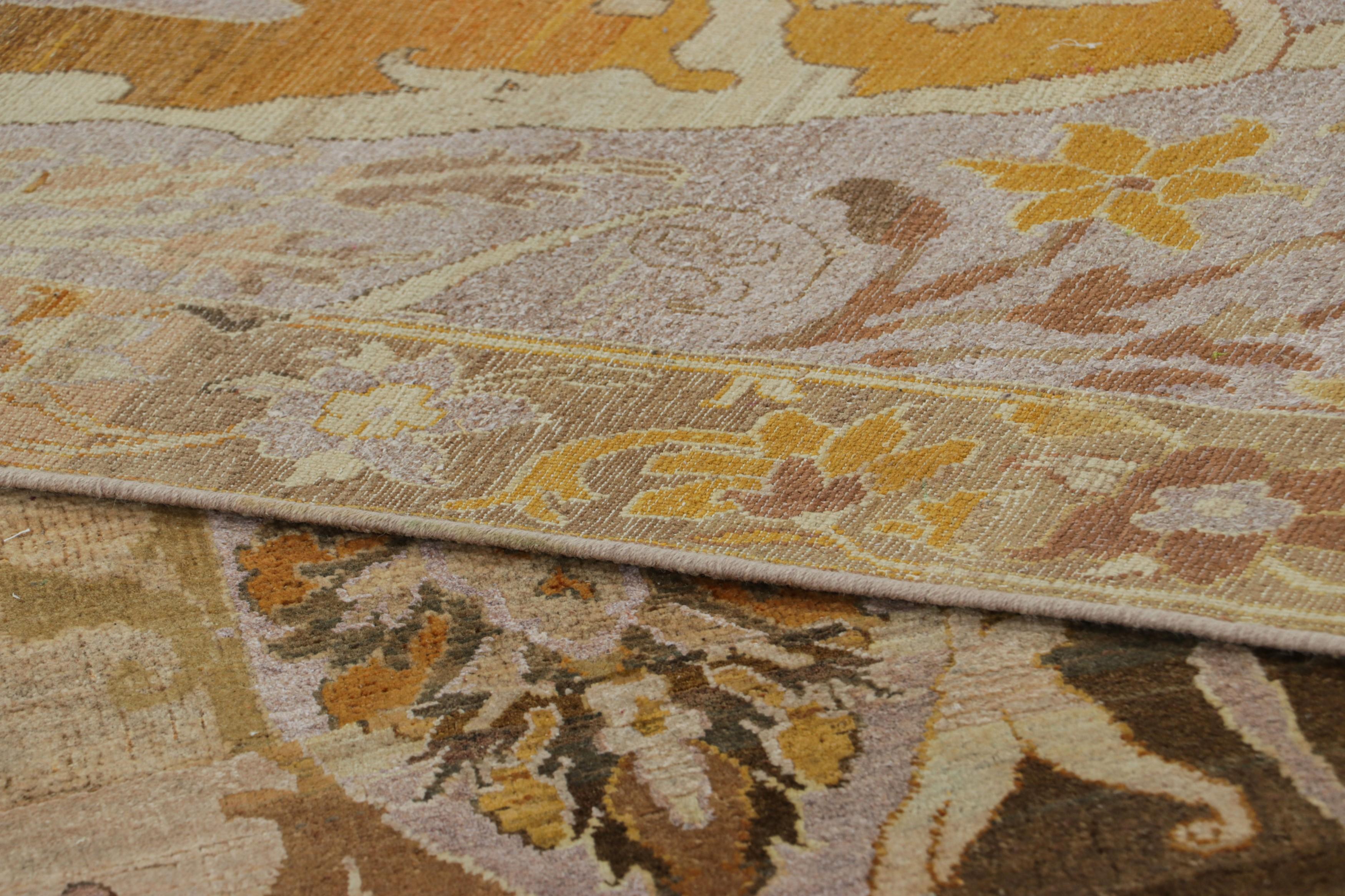 Rug & Kilim's Teppich im persischen Stil in Lavendel mit braunen und goldenen Blumenmustern (21. Jahrhundert und zeitgenössisch) im Angebot