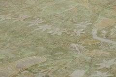 Rug & Kilim's Teppich im persischen Stil in Hellgrün und Taupe mit Blumenmustern