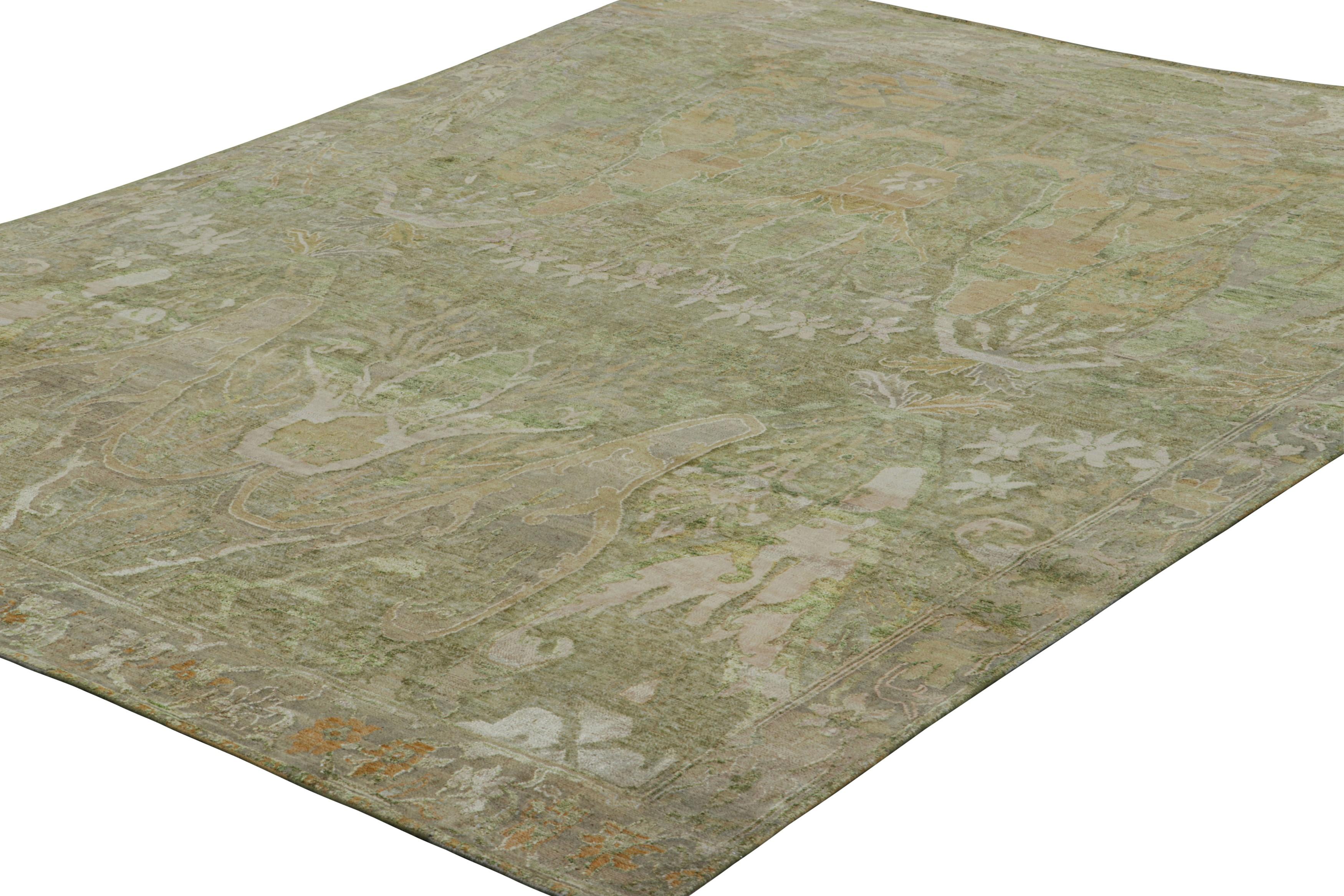 Indien Rug & Kilim's Persian Style Rug in Light Green and Taupe with Floral Patterns (tapis de style persan en vert clair et taupe avec motifs floraux) en vente