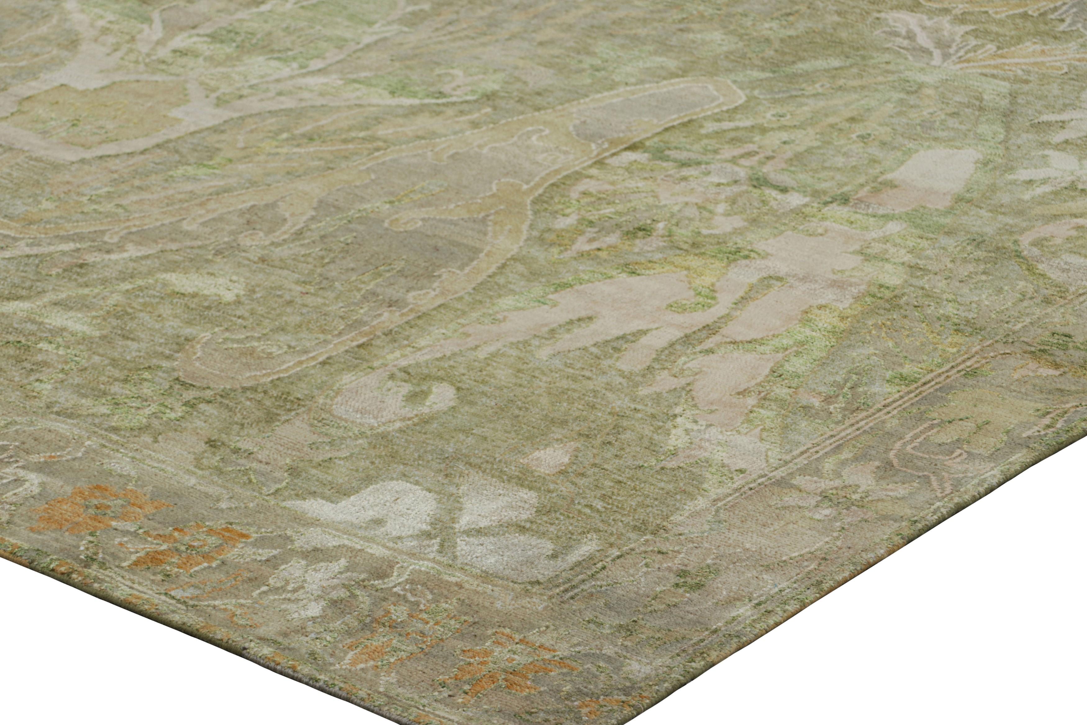 Rug & Kilim's Persian Style Rug in Light Green and Taupe with Floral Patterns (tapis de style persan en vert clair et taupe avec motifs floraux) Neuf - En vente à Long Island City, NY