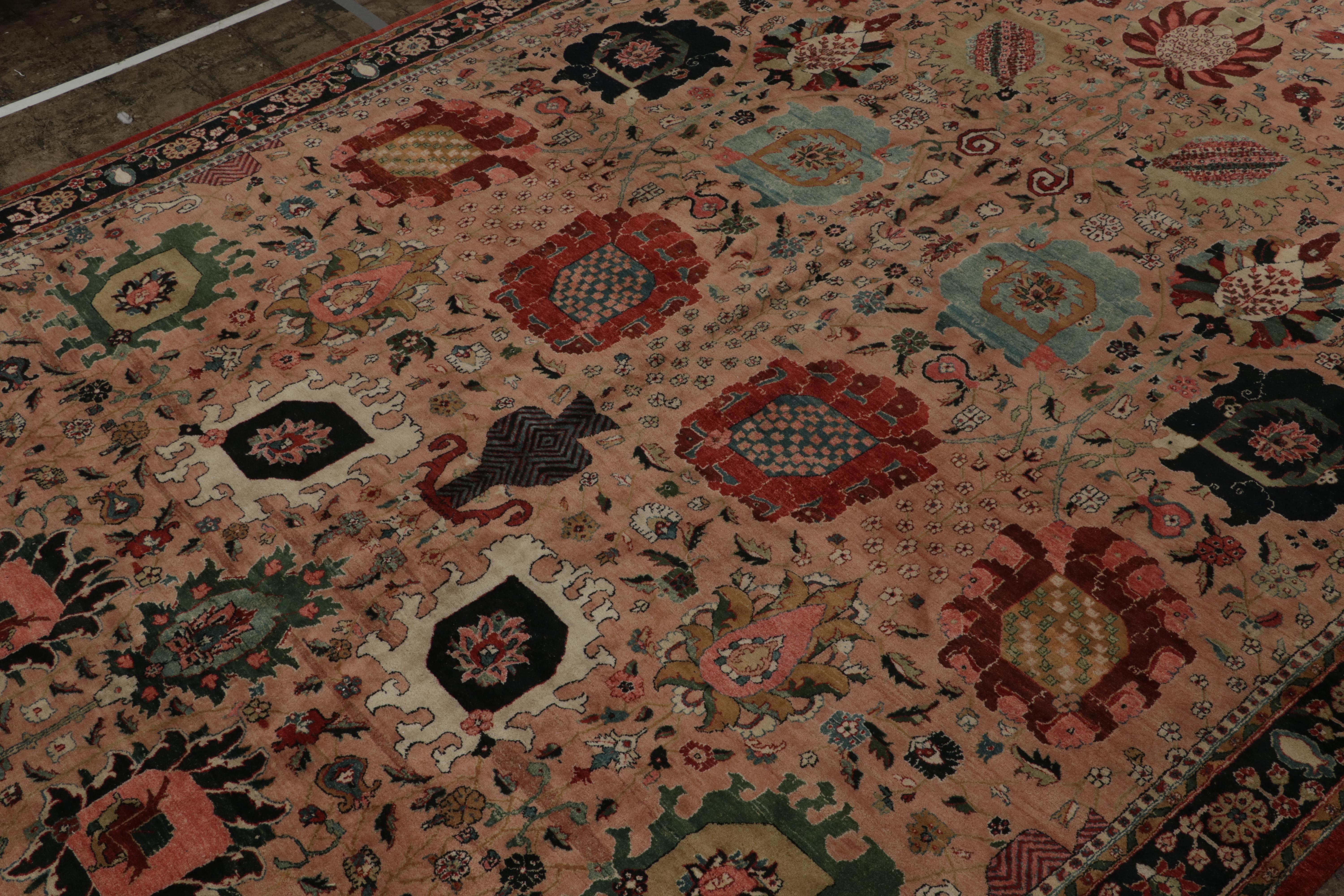 Un tapis en laine 12x19 noué à la main, issu des derniers ajouts à la collection Modern Classics de Rug & Kilim.
Plus d'informations sur le design :
L'idée à l'origine de cette pièce est une magnifique union de styles de tapis persans anciens et de