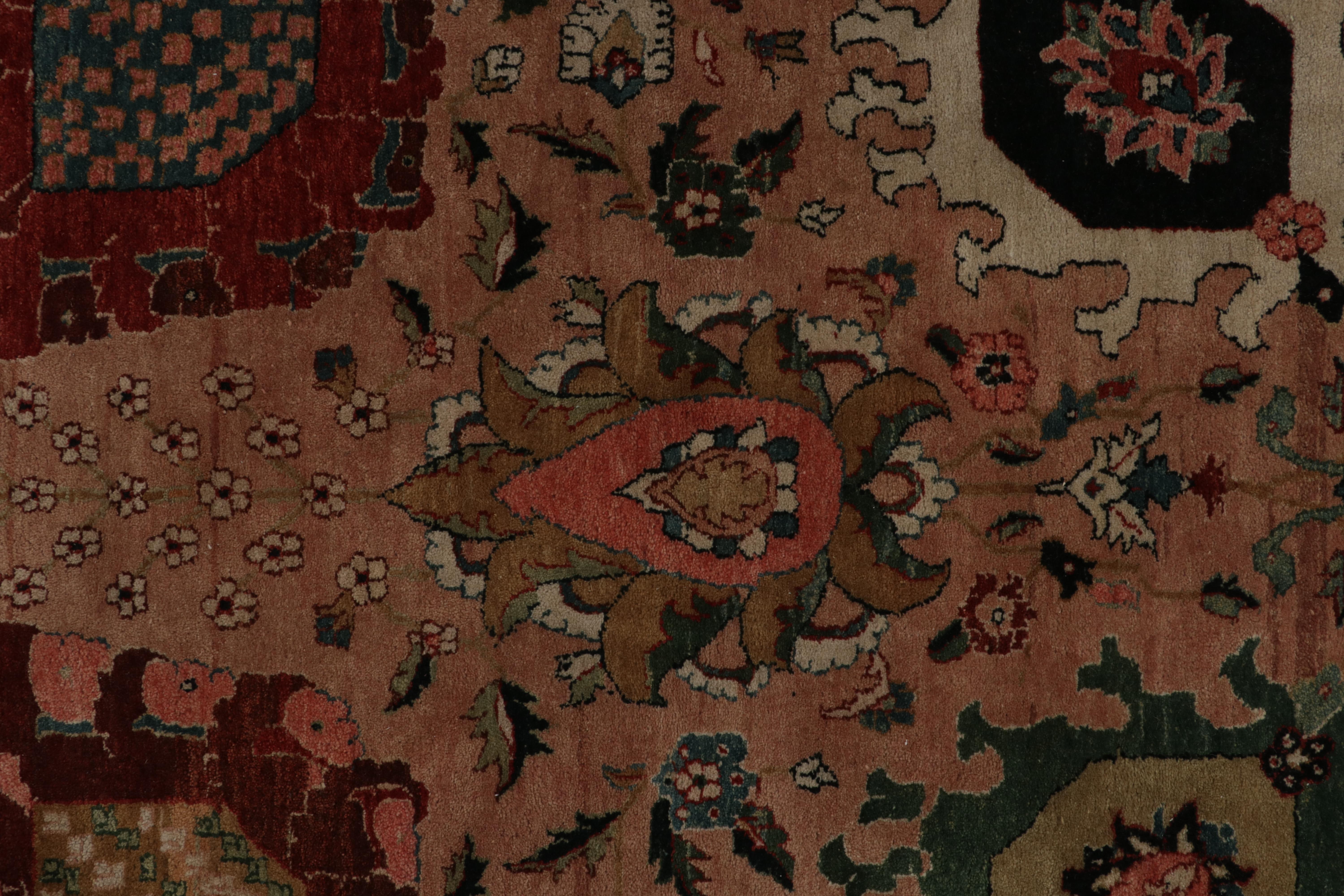 Tapis de style persan rose à motifs floraux polychromes de Rug & Kilim en vente 1