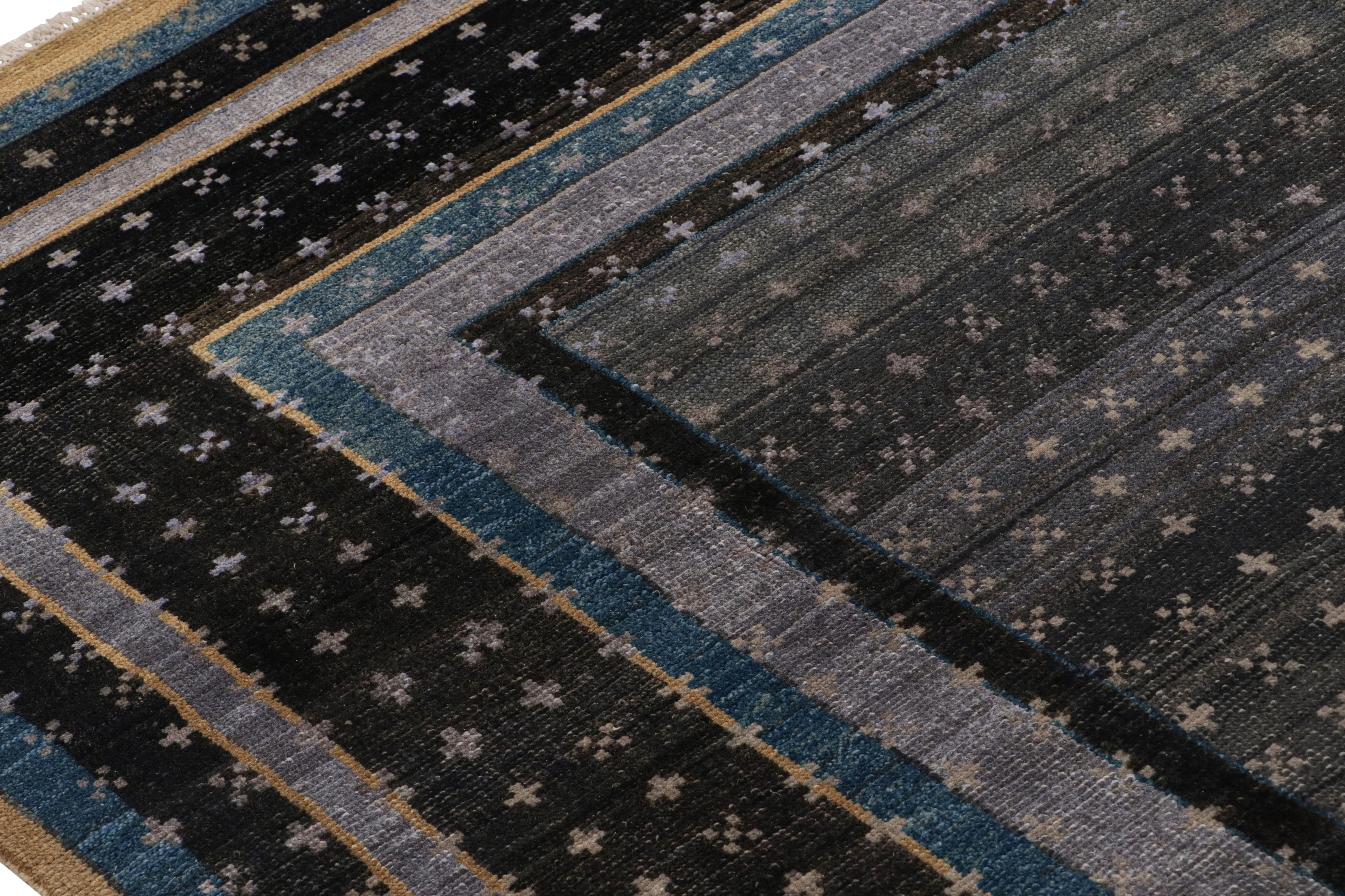 Rug & Kilim's Teppich im persischen Stil mit geometrischen Mustern in Schwarz, Blau und Lila (Moderne) im Angebot