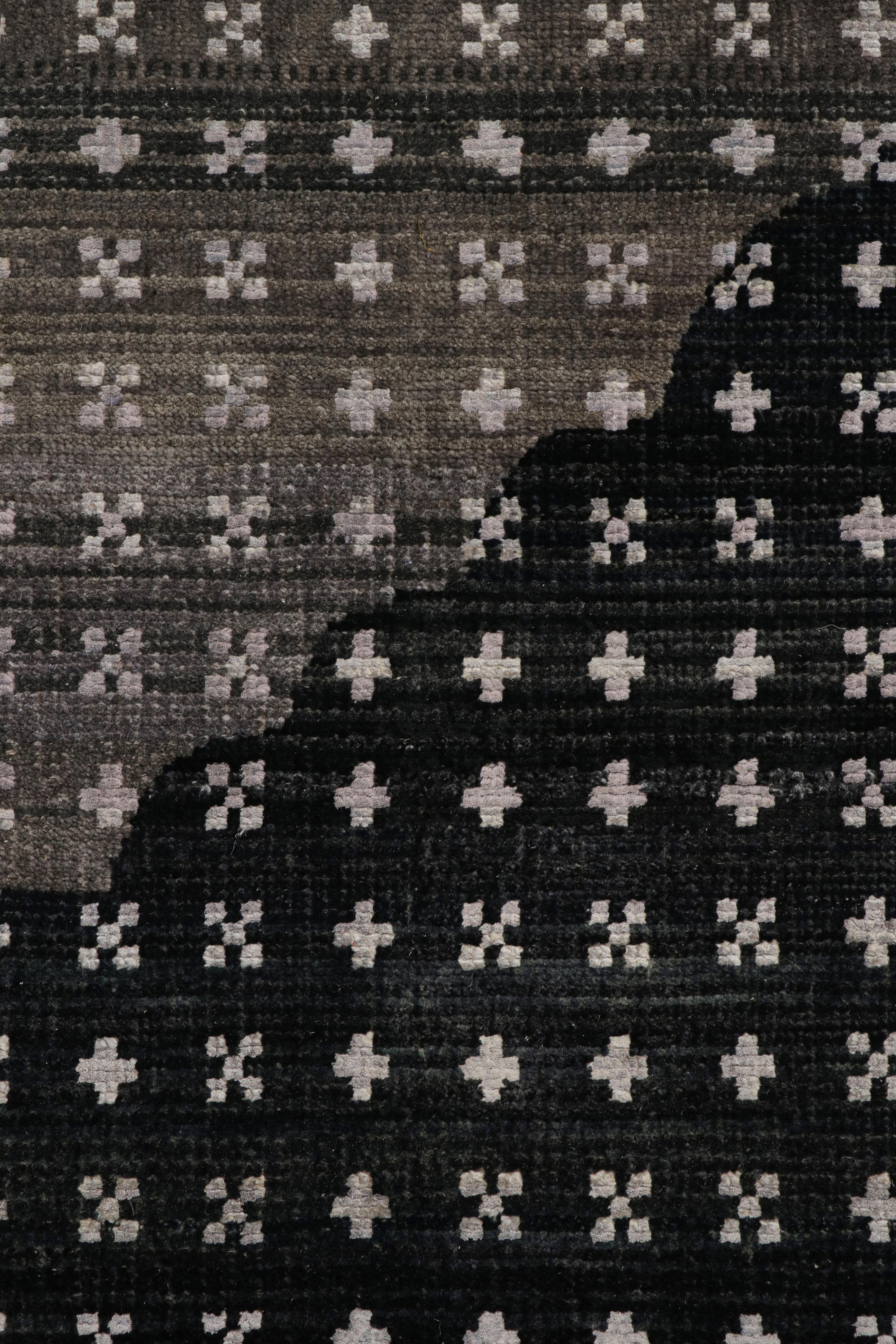 Rug & Kilim's Teppich im persischen Stil mit geometrischen Mustern in Schwarz, Blau und Lila im Zustand „Neu“ im Angebot in Long Island City, NY