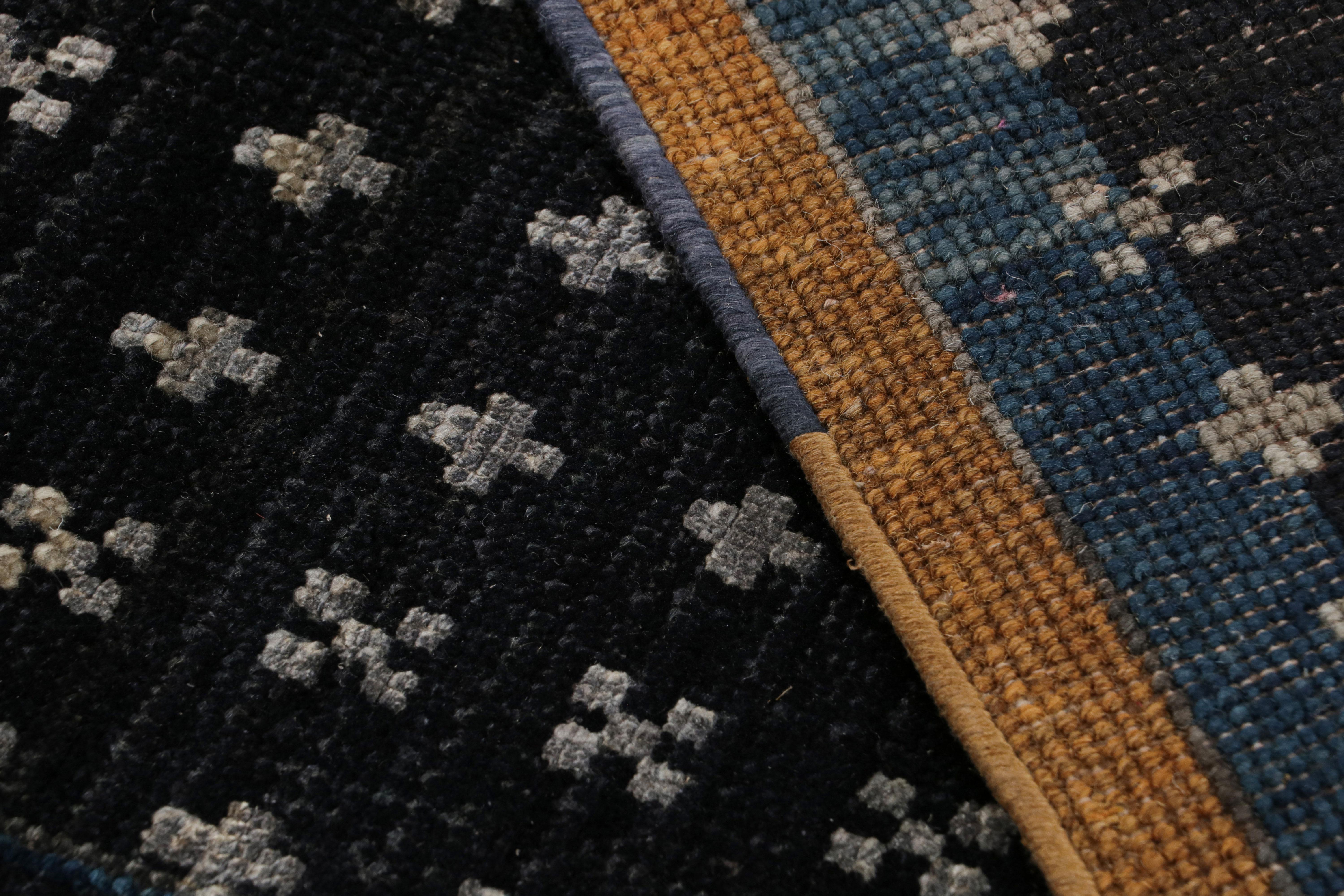 XXIe siècle et contemporain Tapis de style persan à motifs géométriques noirs, bleus et violets de Rug & Kilim en vente