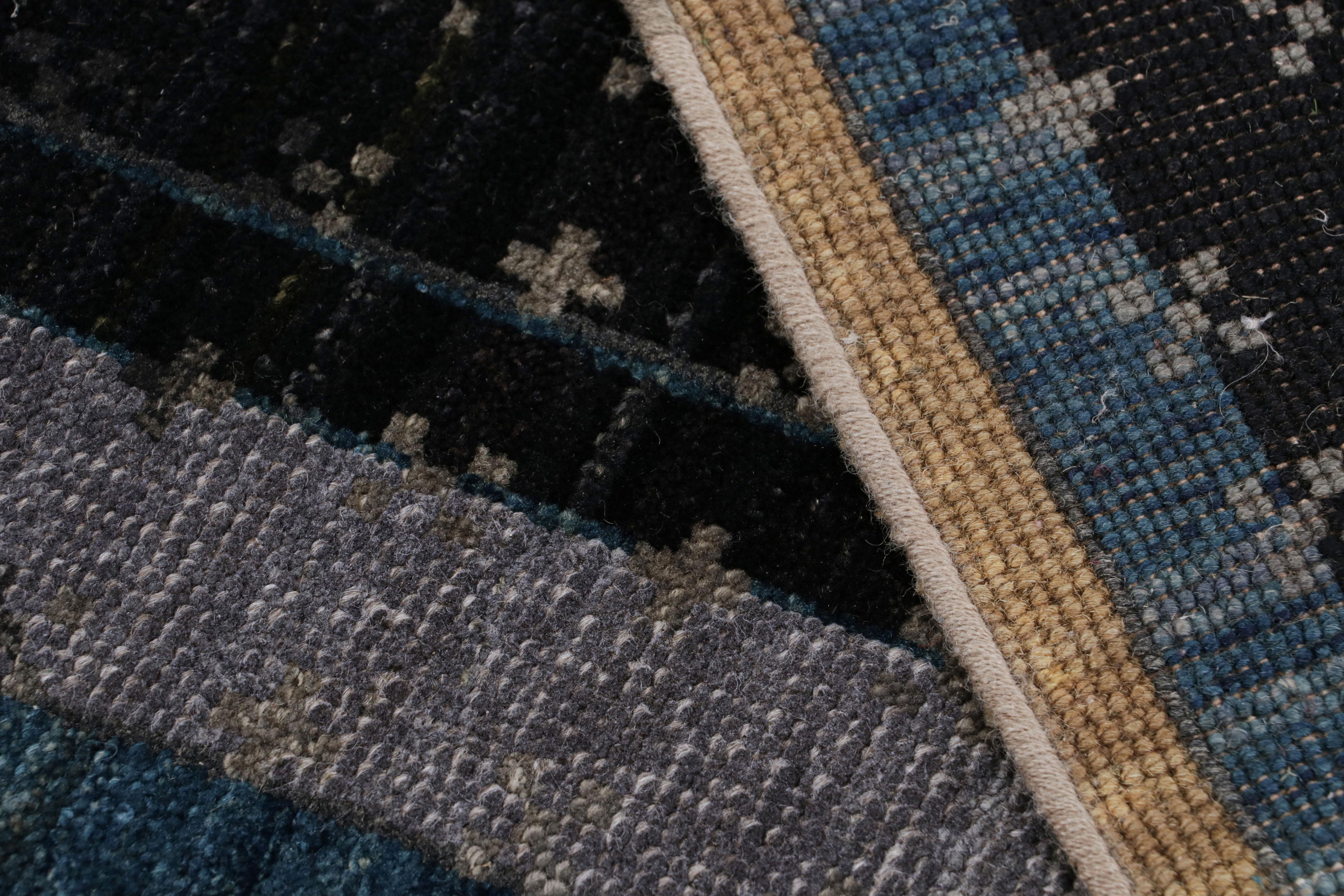 Rug & Kilim's Teppich im persischen Stil mit geometrischen Mustern in Schwarz, Blau und Lila (21. Jahrhundert und zeitgenössisch) im Angebot
