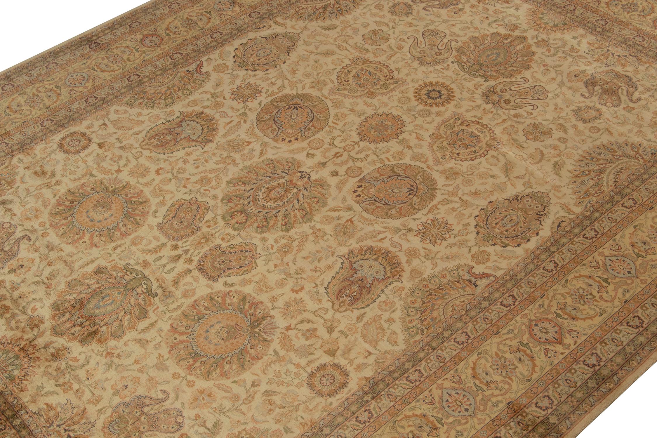 Noué à la main Rug & Kilim's Persian Style Rug with Gold and Beige-Brown Floral Pattern (tapis de style persan avec motifs floraux or et beige-brun) en vente