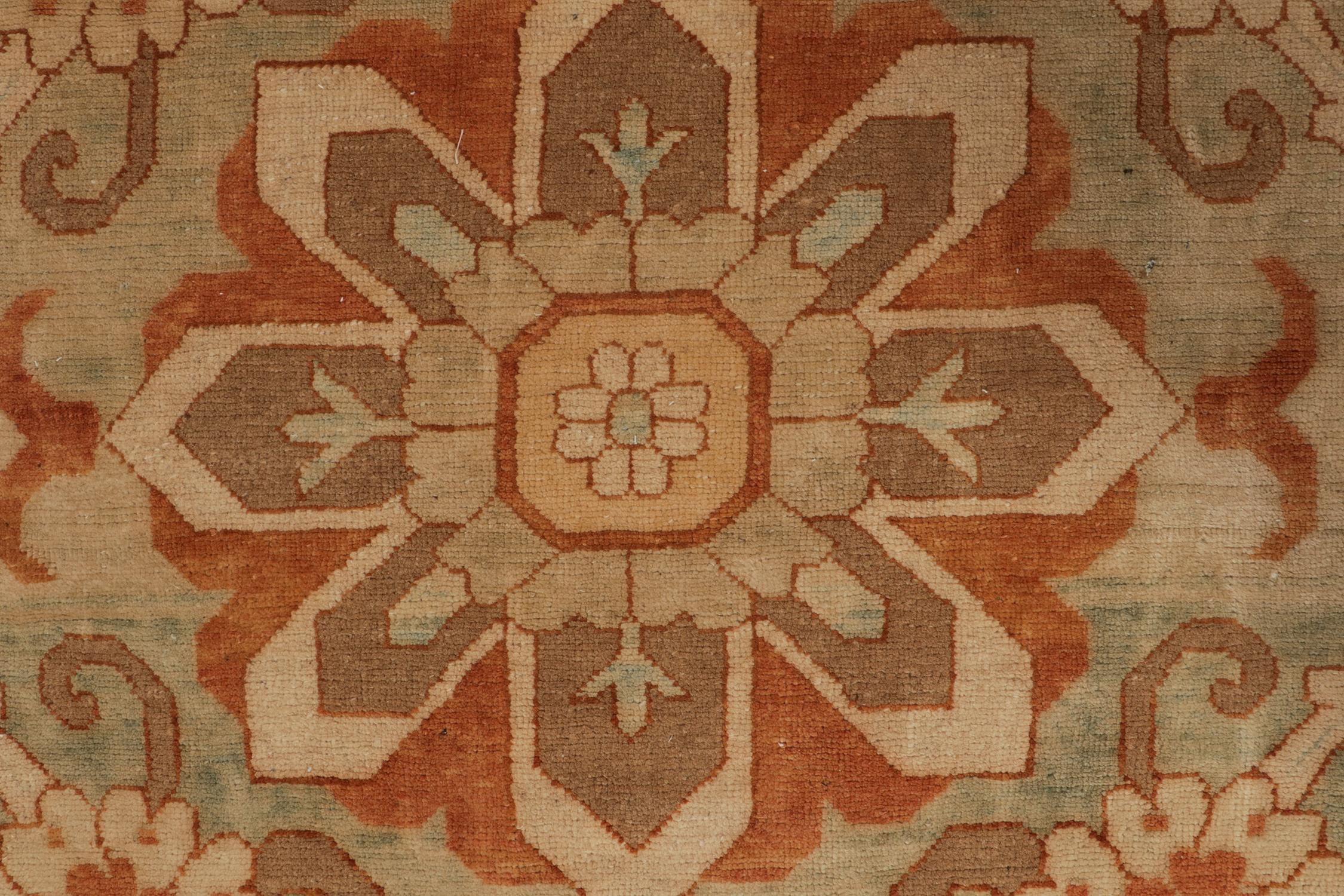 Rug & Kilim's Läufer im persischen Stil in Beige, Blau & Rot mit Blumenmustern im Zustand „Neu“ im Angebot in Long Island City, NY