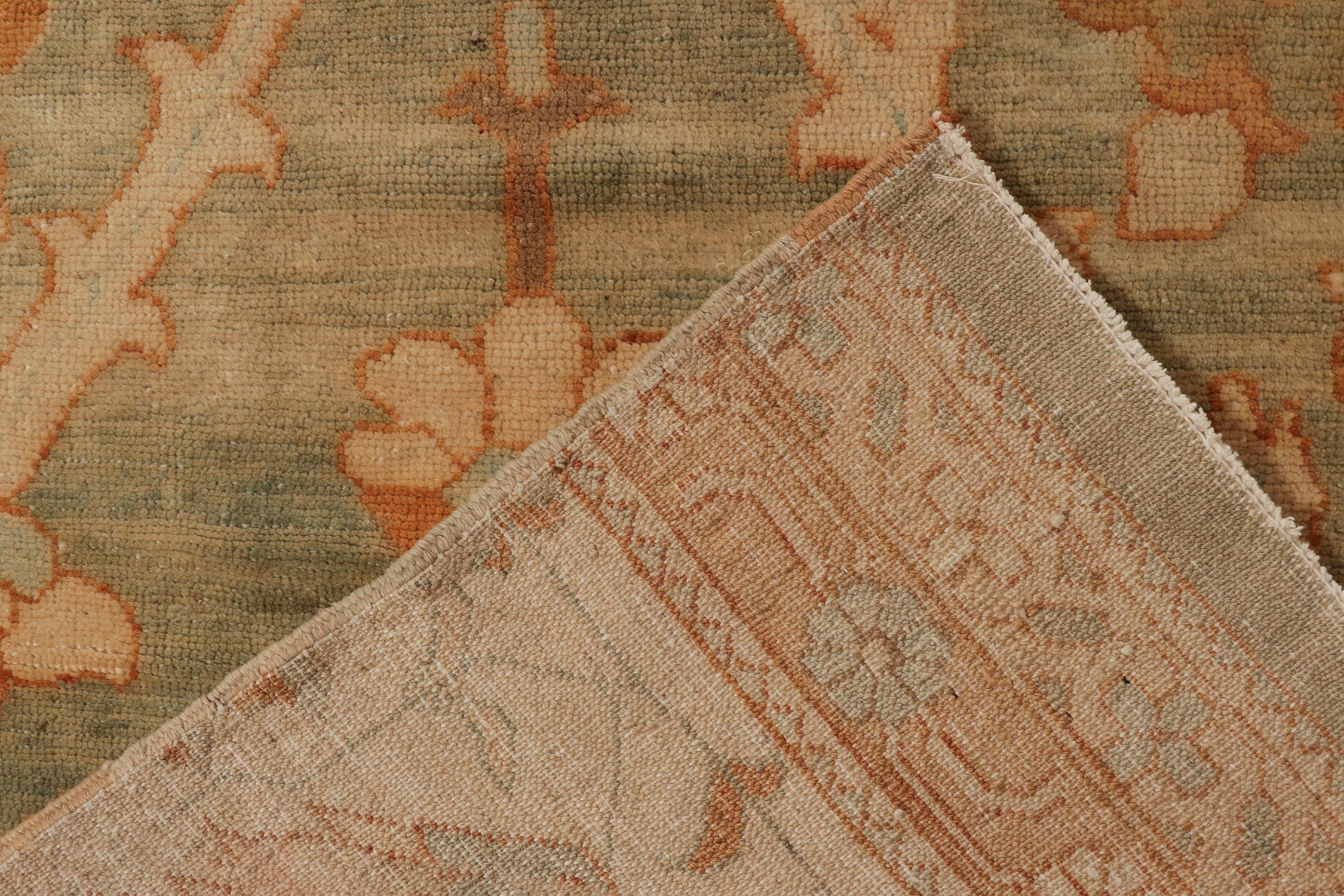 Rug & Kilim's Läufer im persischen Stil in Beige, Blau & Rot mit Blumenmustern (21. Jahrhundert und zeitgenössisch) im Angebot
