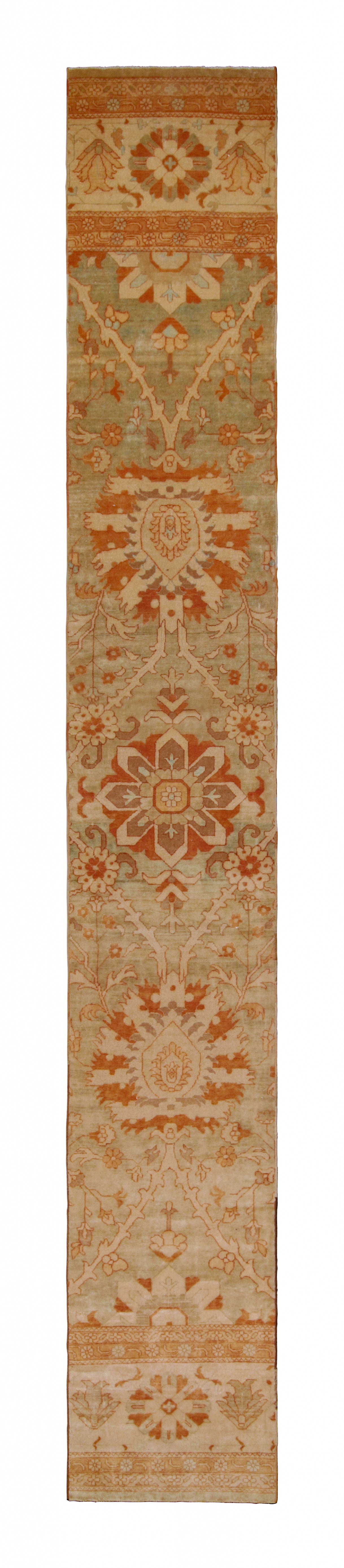 Rug & Kilims Läufer im persischen Stil in Beige, Blau und Rot mit Blumenmustern