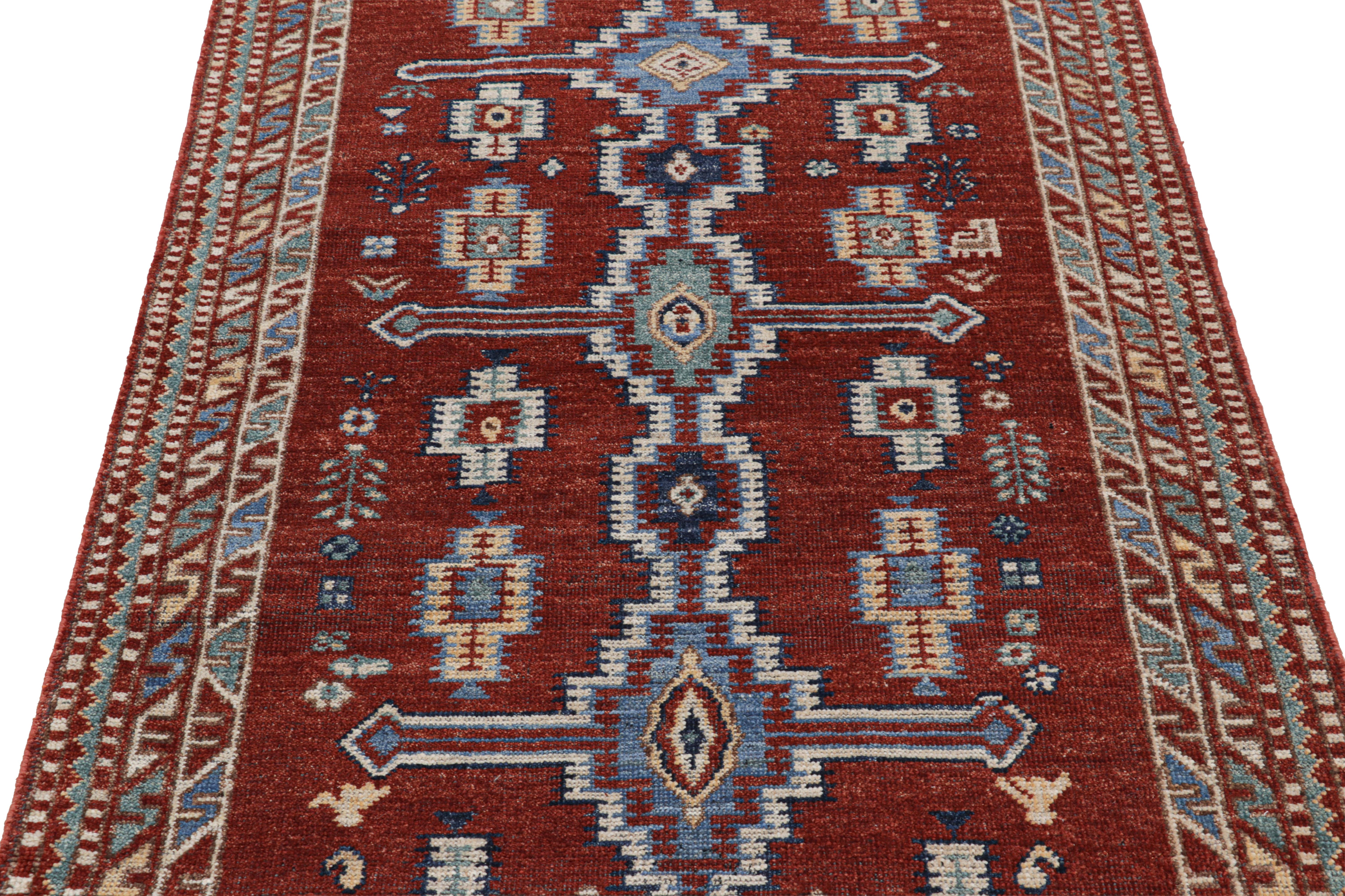 Dieser handgeknüpfte Teppich (3x8 cm) aus der klassischen Burano Collection'S von Rug & Kilim ist von antiken und alten persischen Teppichen und Kilims nordwestlicher Provenienz inspiriert, die für ihre begrenzten, aber reichen Farbpaletten und