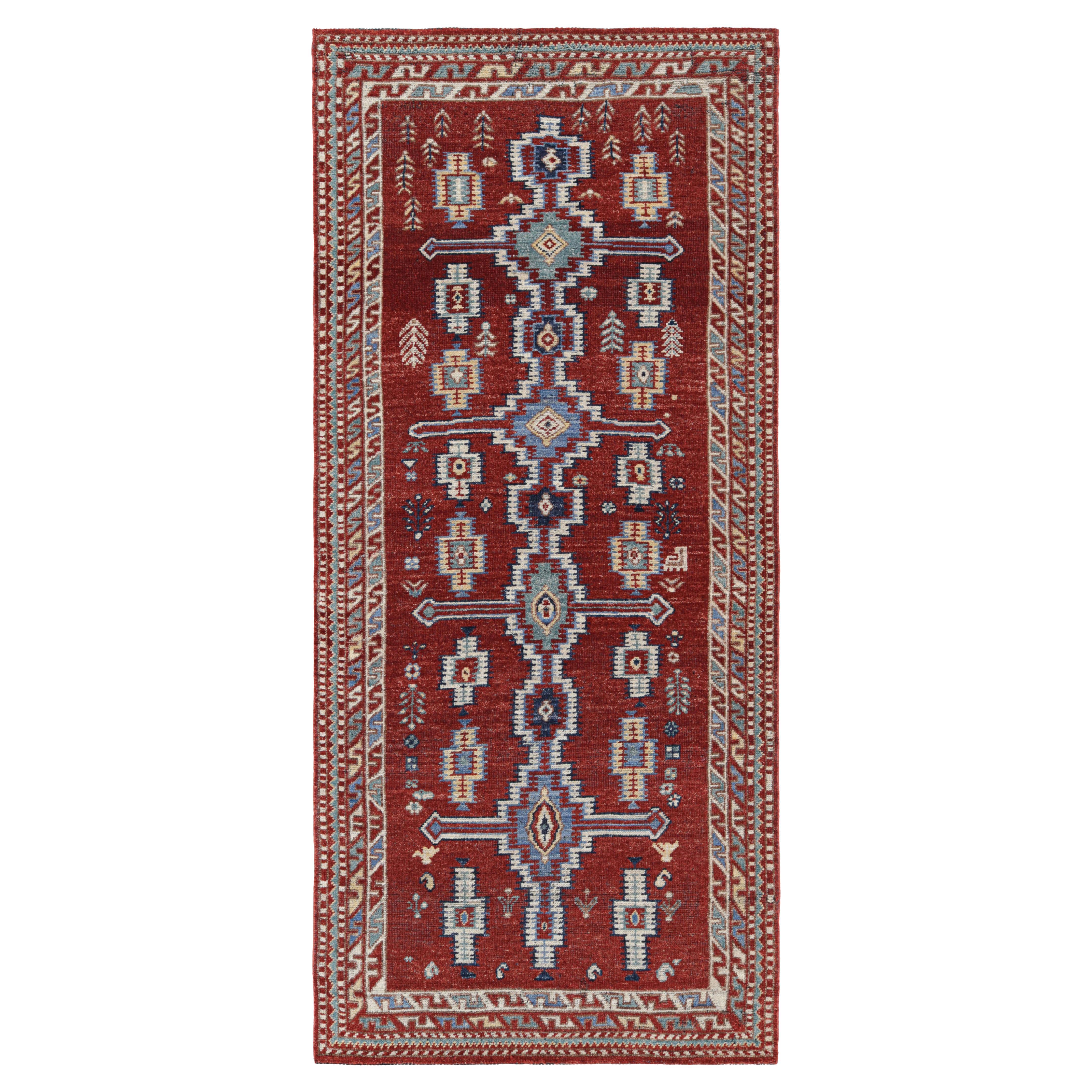 Tapis de style persan de Rug & Kilim, rouge avec médaillons géométriques bleus