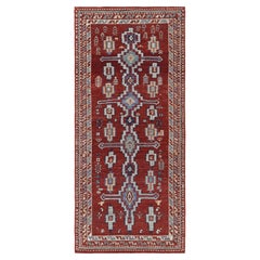 Tappeto Runner in stile persiano di Rug & Kilim in rosso con medaglioni geometrici blu