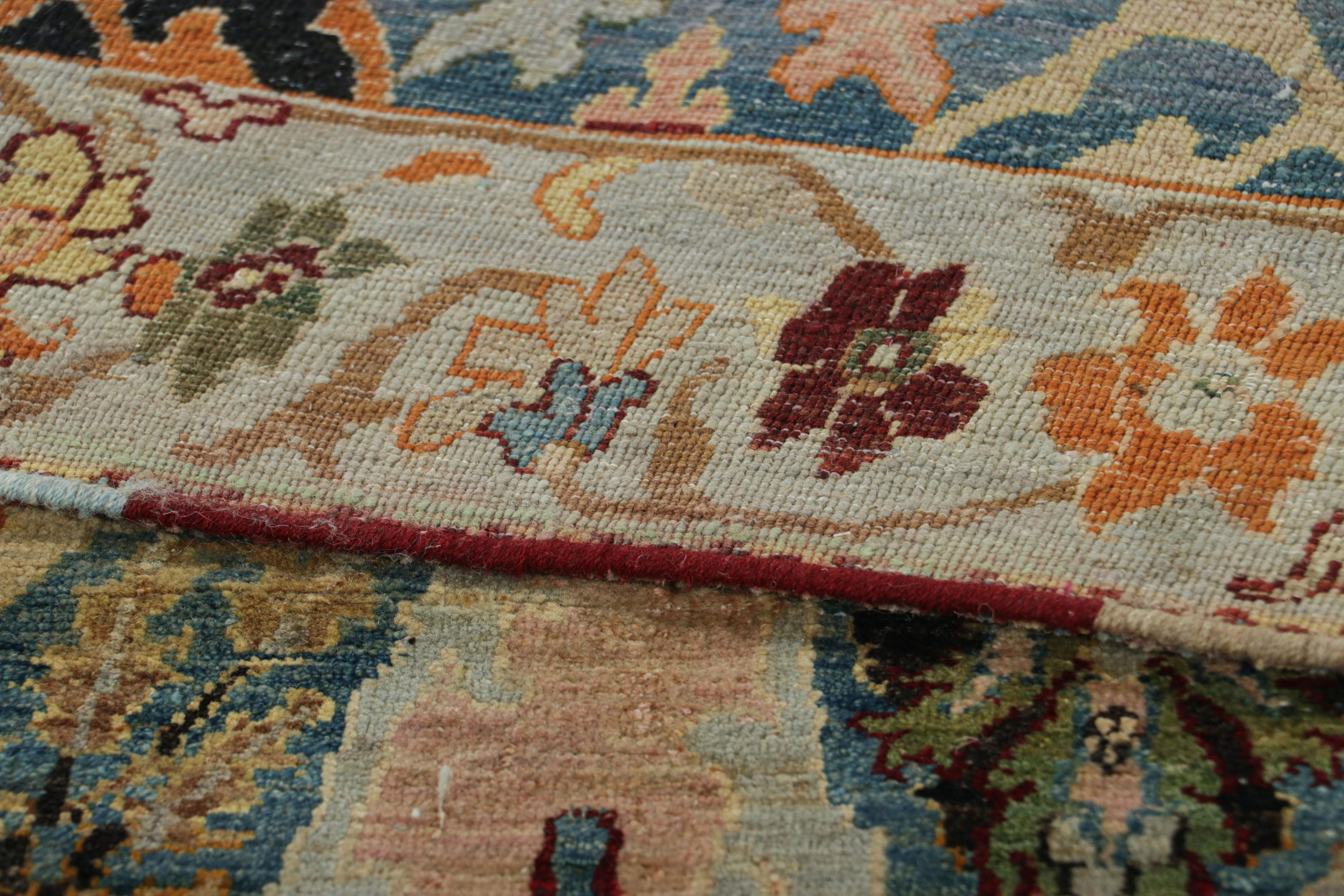 Rug & Kilim's Läufer im persischen Stil in Himmelblau mit mehrfarbigen Blumenmotiven (21. Jahrhundert und zeitgenössisch) im Angebot