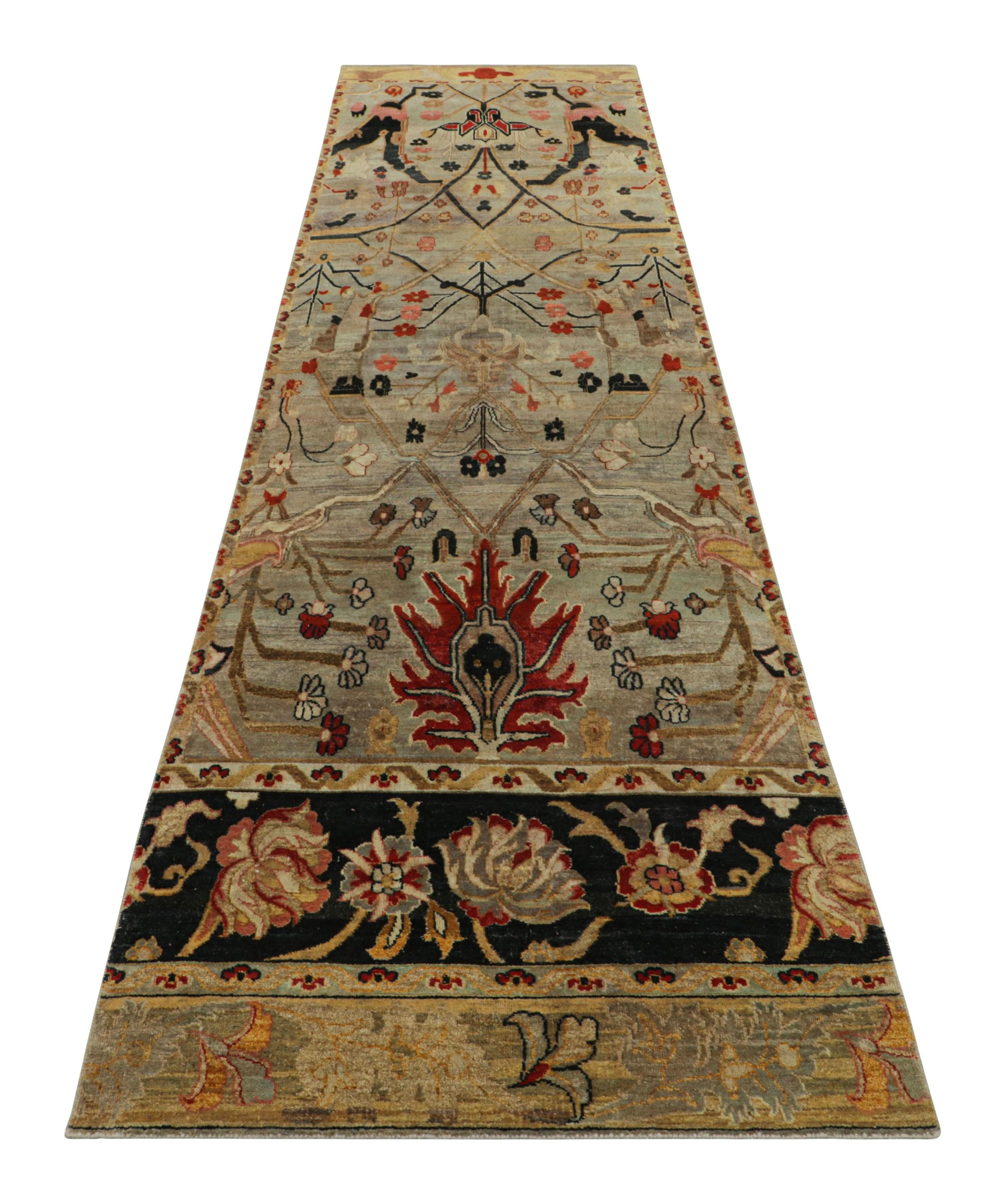 Annodato a mano Rug & Kilim’s Persian Style Runner Rug in Taupe with Floral Patterns in vendita