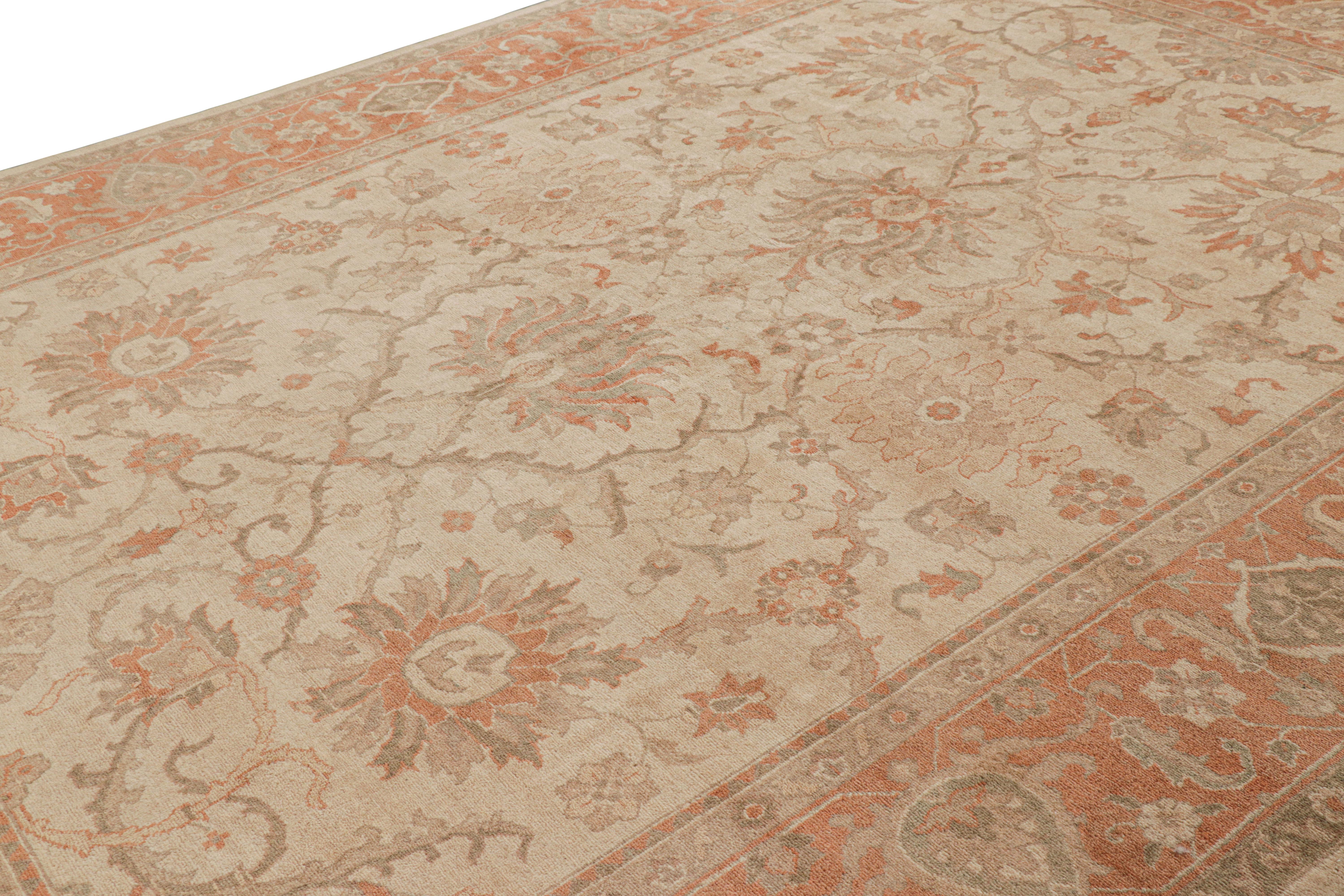 XXI secolo e contemporaneo Rug & Kilim è un tappeto persiano in stile Sultanabad Rugs in beige e arancione con motivi floreali in vendita