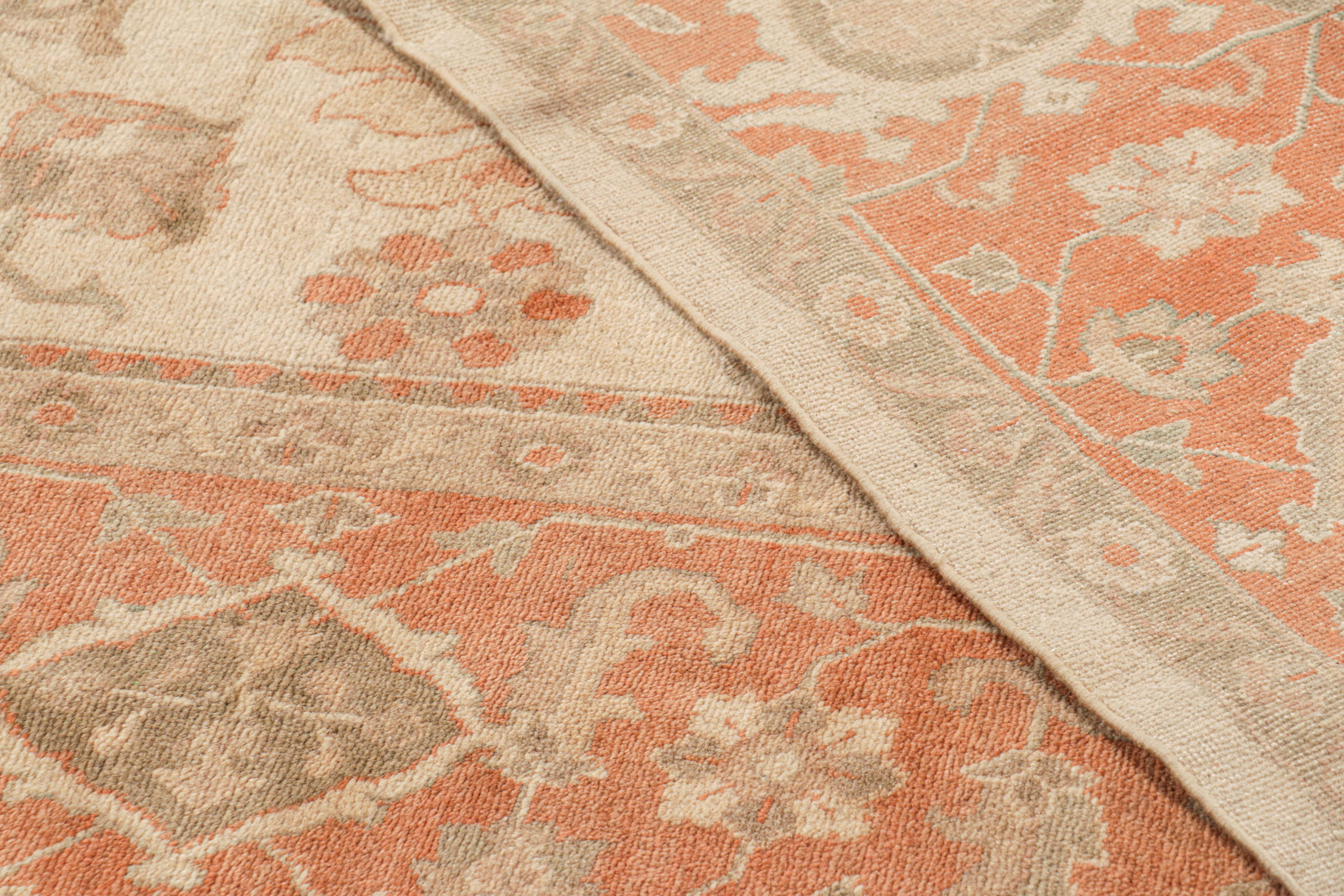 Lana Rug & Kilim è un tappeto persiano in stile Sultanabad Rugs in beige e arancione con motivi floreali in vendita