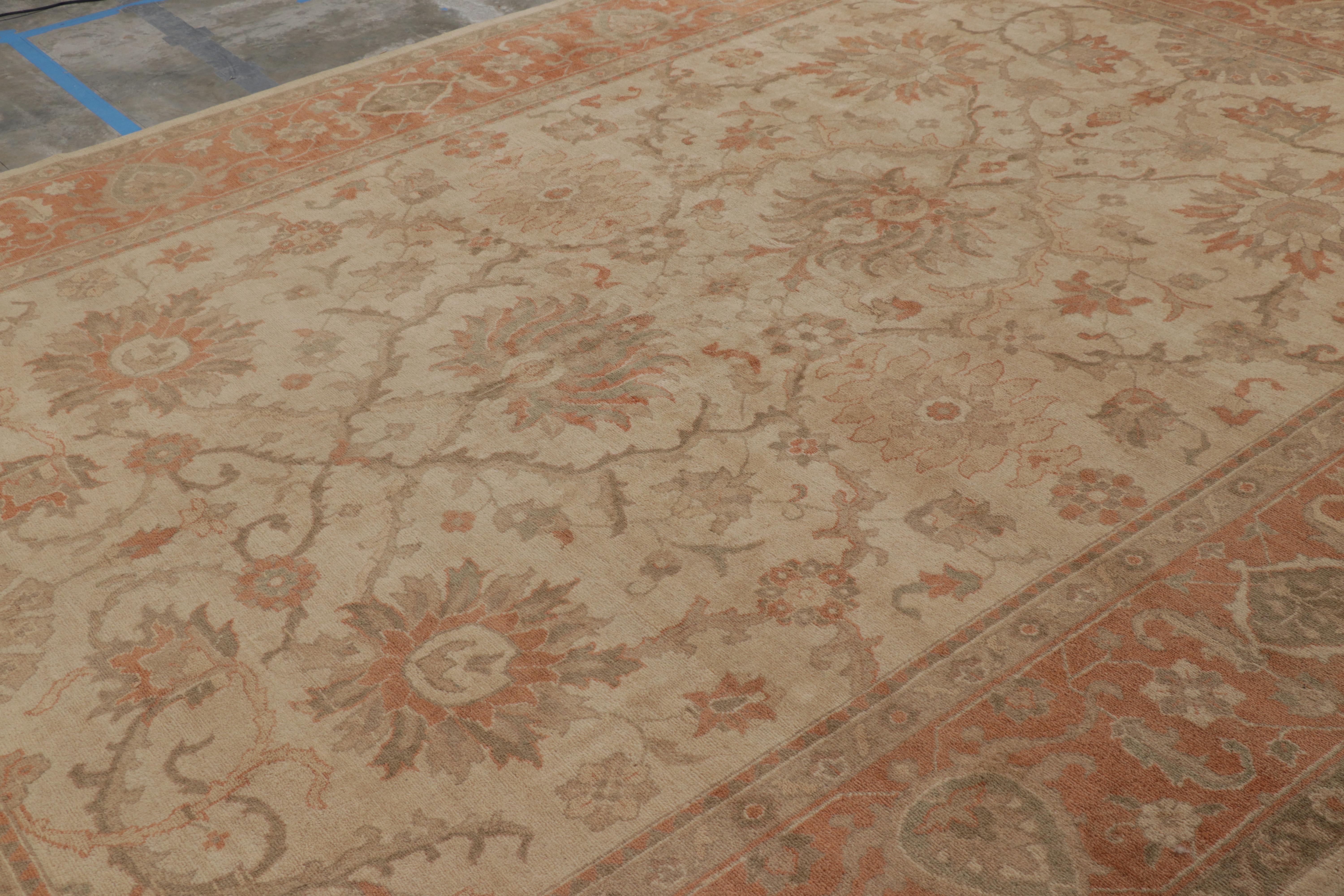 Indiano Rug & Kilim è un tappeto persiano in stile Sultanabad Rugs in beige e arancione con motivi floreali in vendita