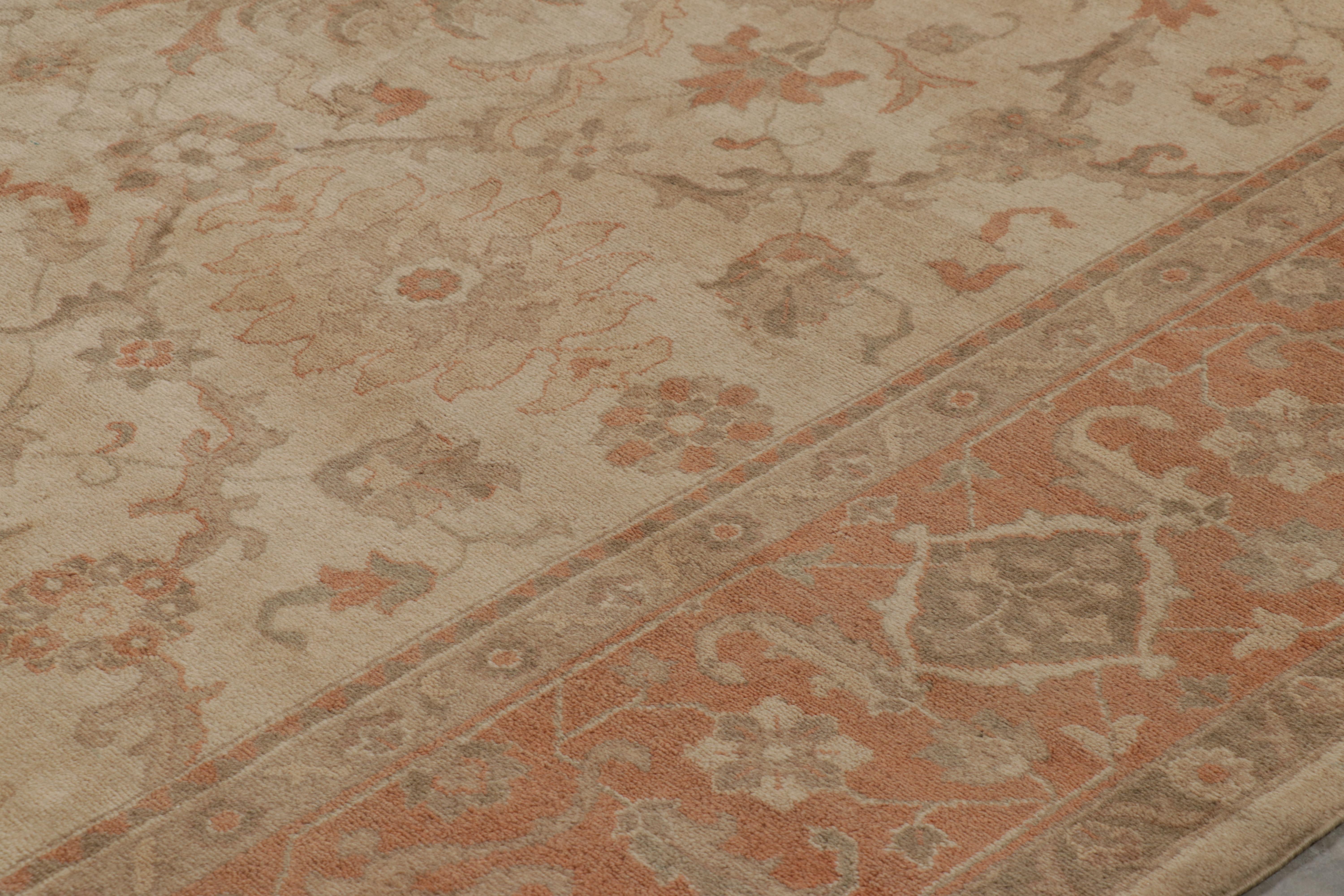 XXI secolo e contemporaneo Rug & Kilim è un tappeto persiano in stile Sultanabad Rugs in beige e arancione con motivi floreali in vendita