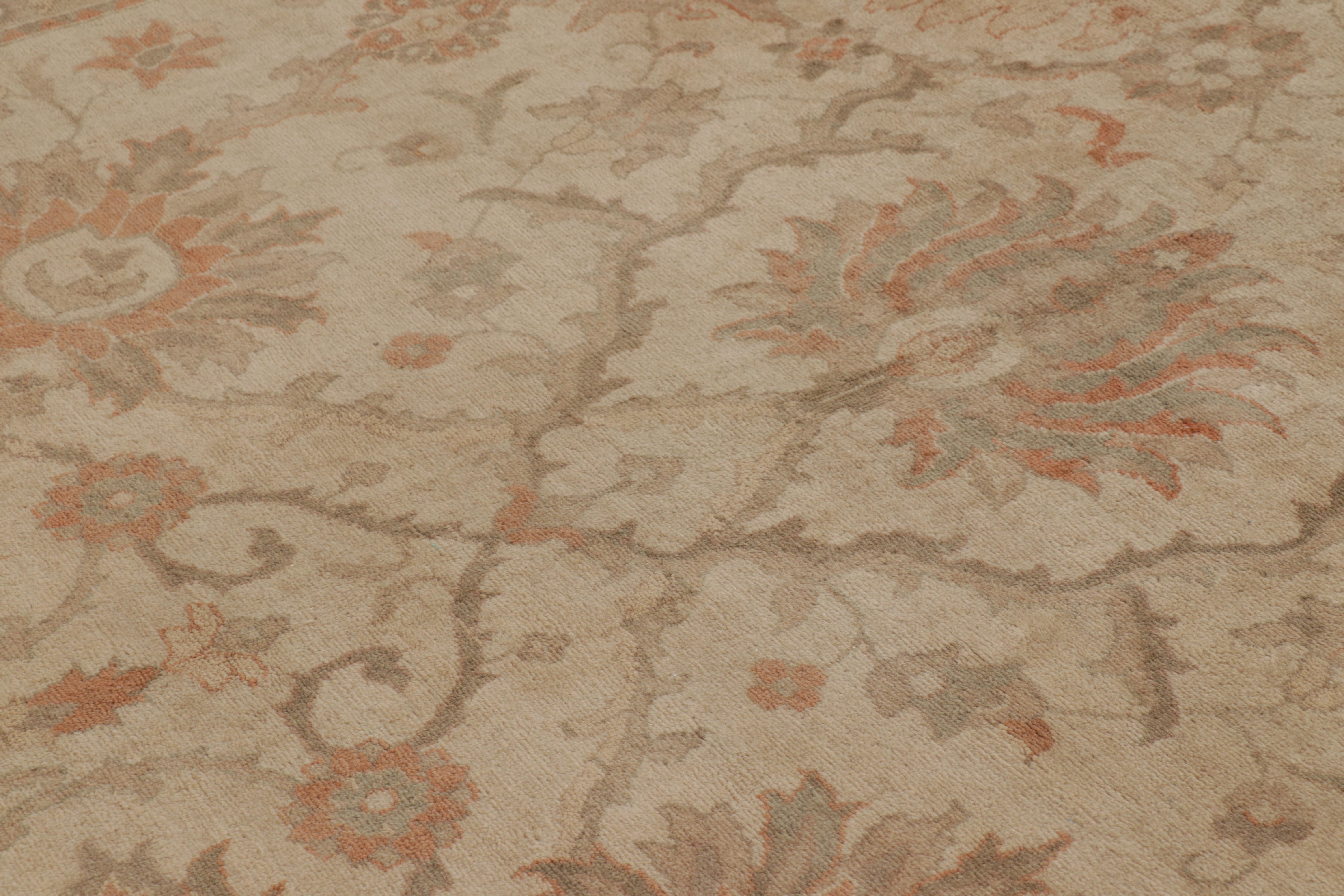 Lana Rug & Kilim è un tappeto persiano in stile Sultanabad Rugs in beige e arancione con motivi floreali in vendita