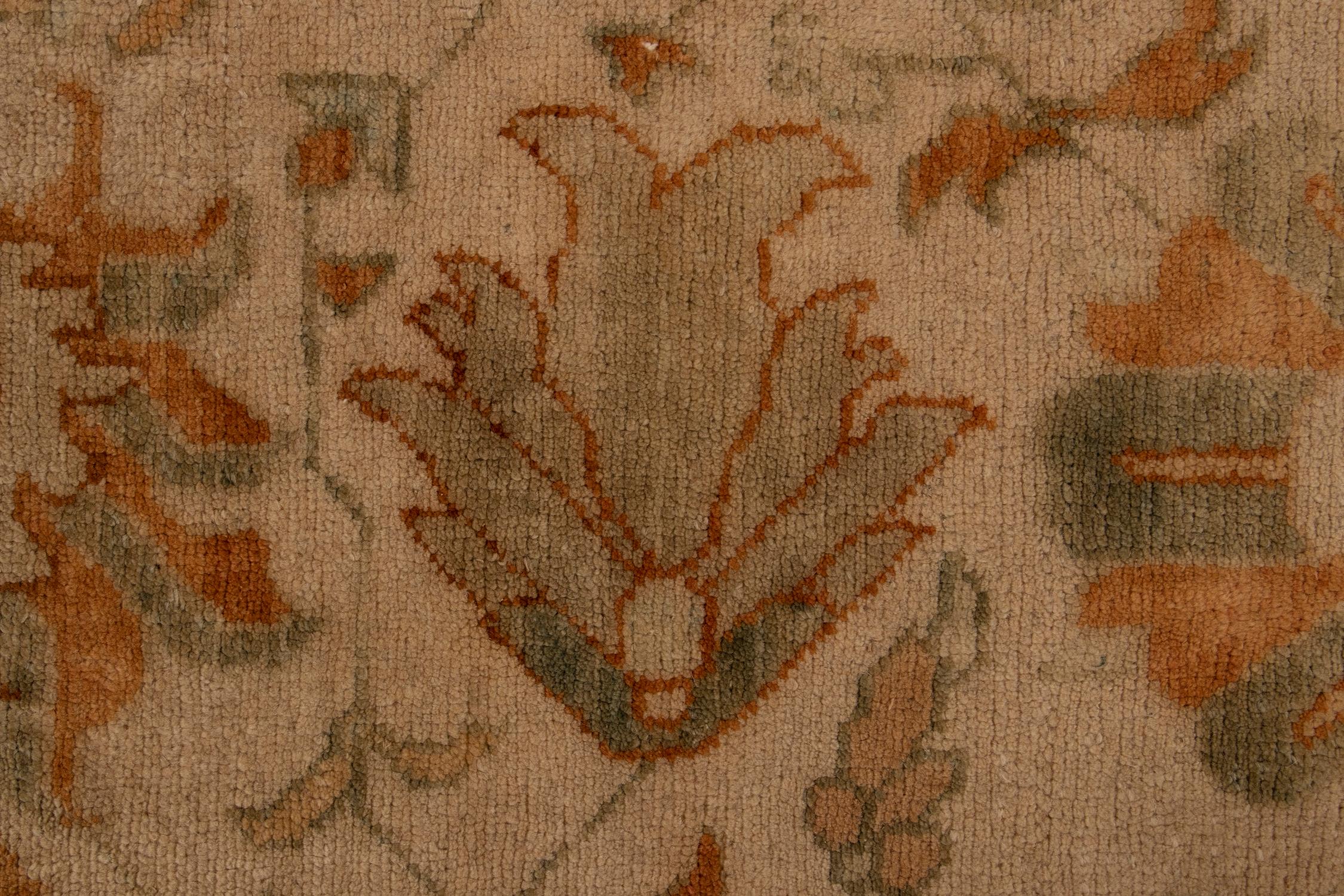 XXI secolo e contemporaneo Runner persiano in stile Sultanabad Rug & Kilim con motivo floreale arancione e blu in vendita