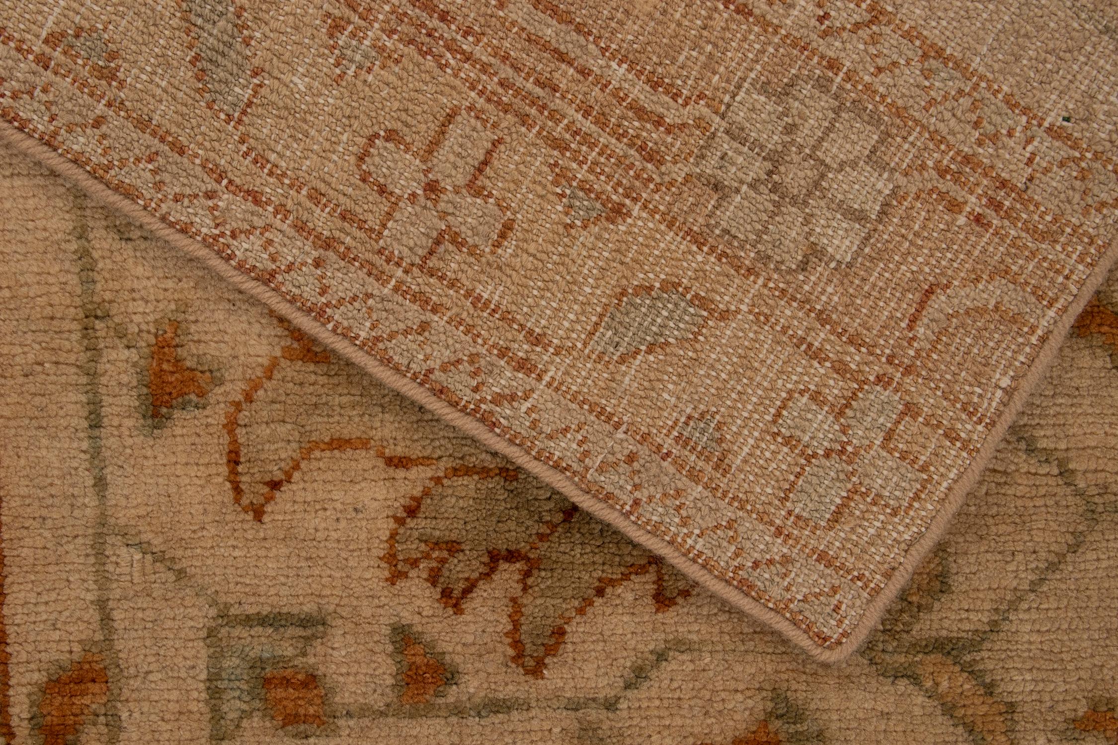 Lana Runner persiano in stile Sultanabad Rug & Kilim con motivo floreale arancione e blu in vendita