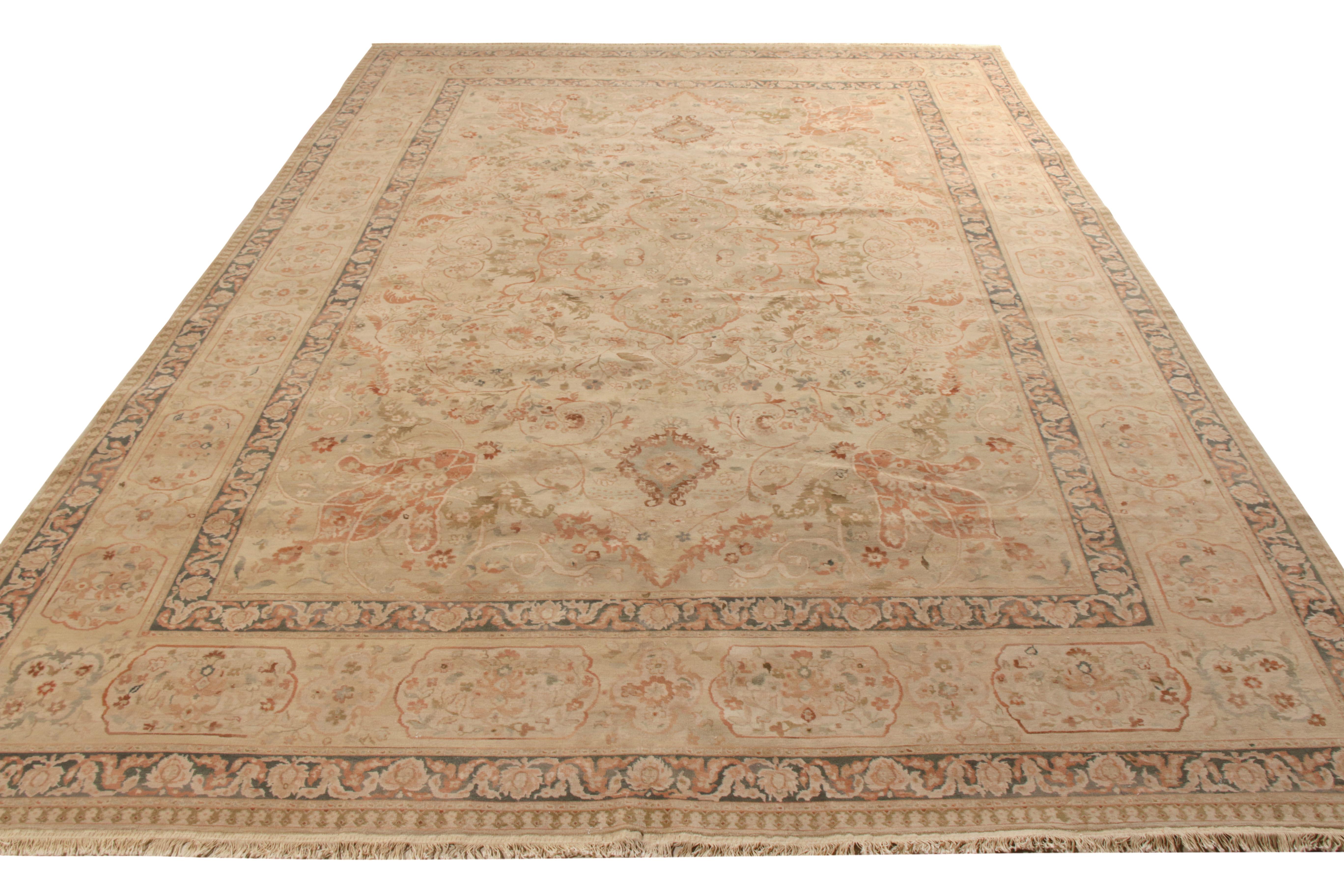 Hand knotted in wool, a 10x14 ode to celebrated Tabriz rug styles from Rug & Kilim’s Modern Classics Collection. Owning a contemporary take on classic Persian vibes, the rug witnesses a union of an elaborate floral pattern with comforting tones of