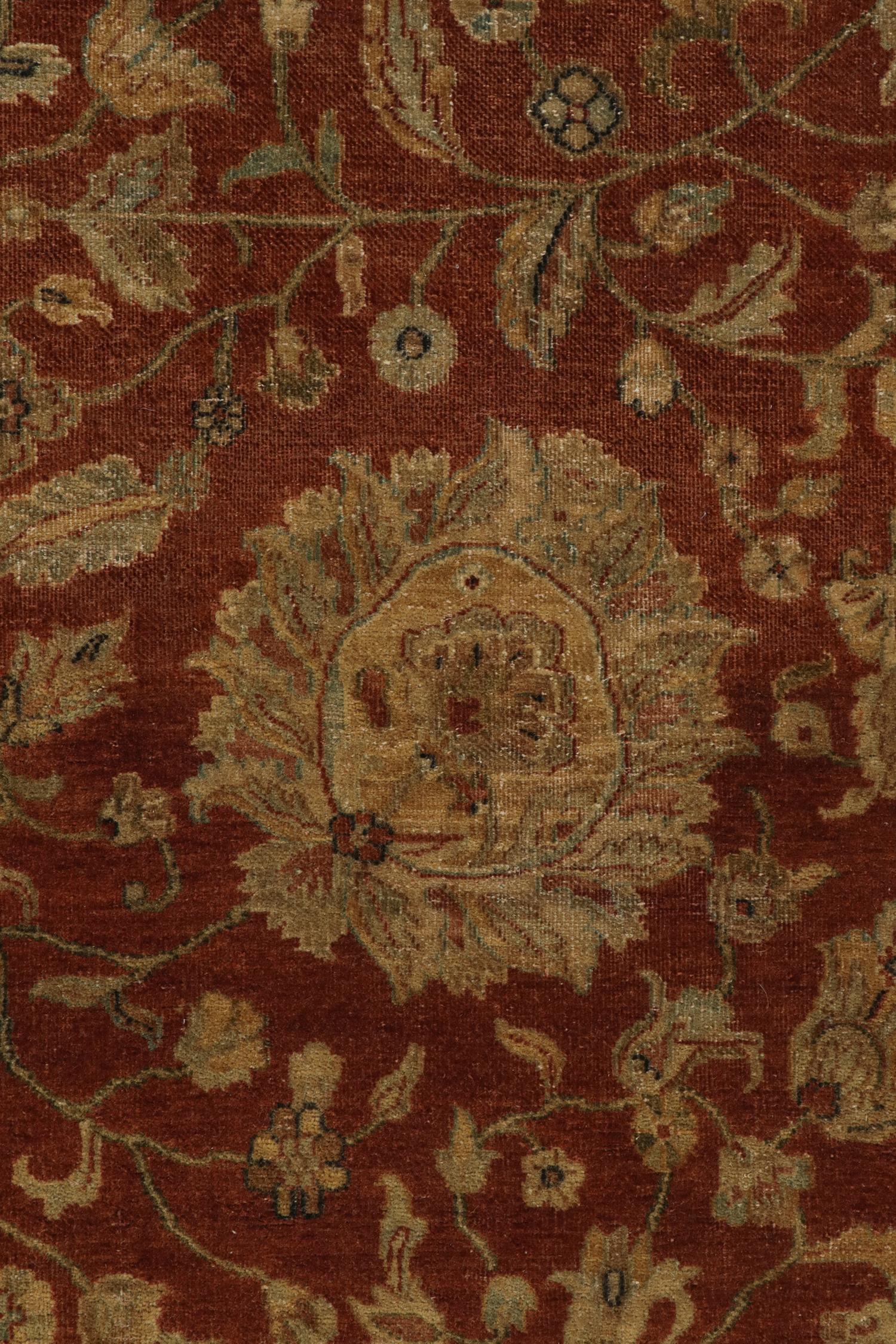 Rug & Kilim's Persischer Teppich im Tabriz-Stil in Rot mit Gold- und Beigefarbenem Blumenmuster (21. Jahrhundert und zeitgenössisch) im Angebot